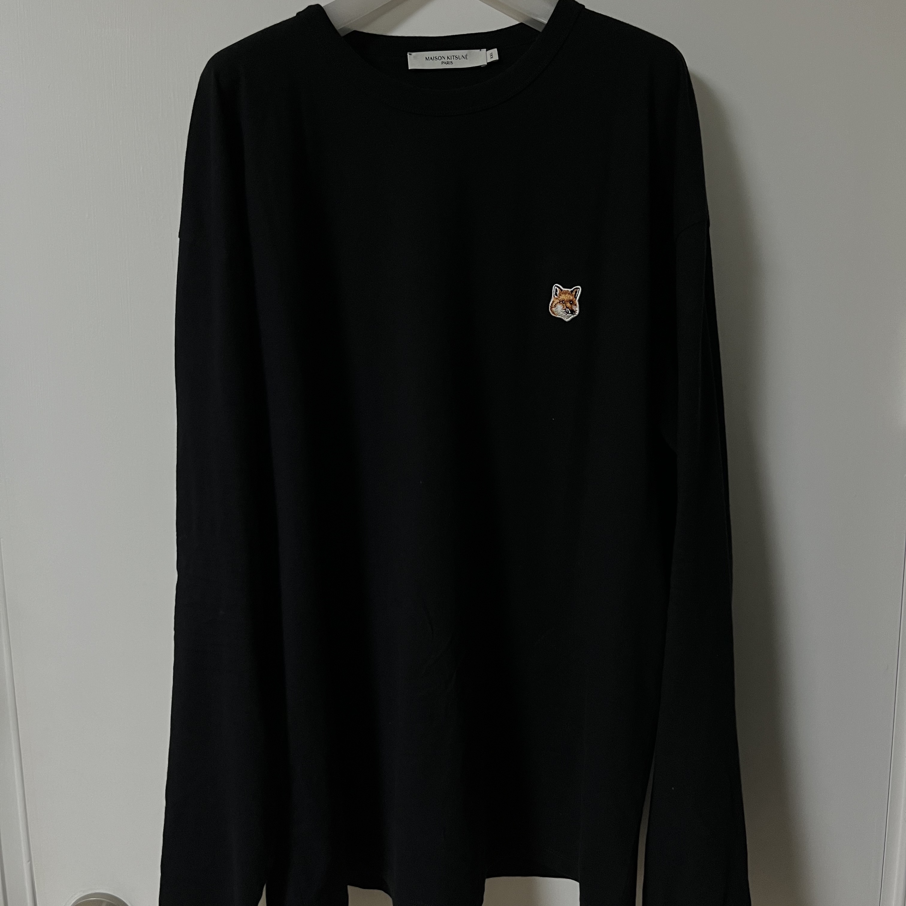 Maison Kitsune Fox Head Patch Regular Long Sleeve T-Shirt Black 착용 스타일