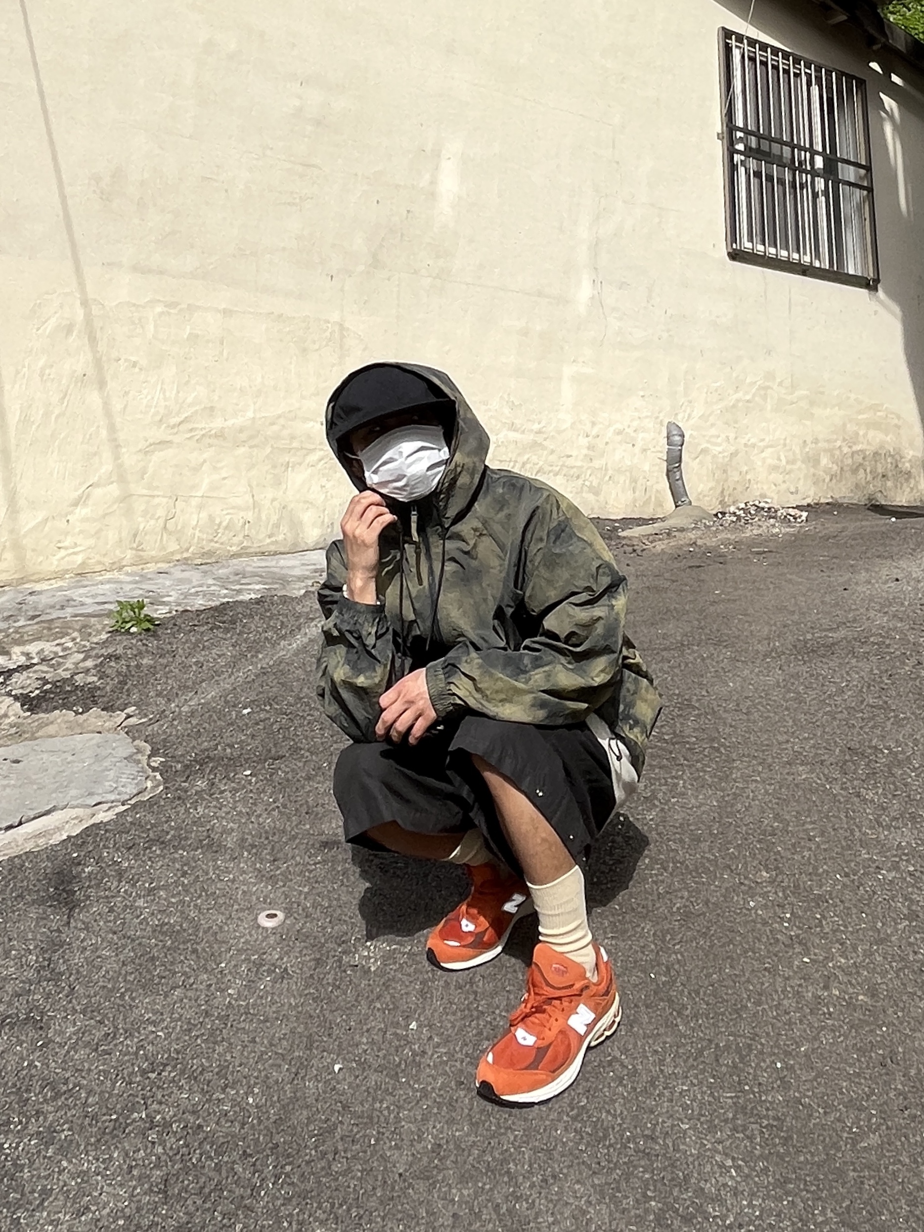New Balance 2002R Rust Oxide 착용 스타일 - 1
