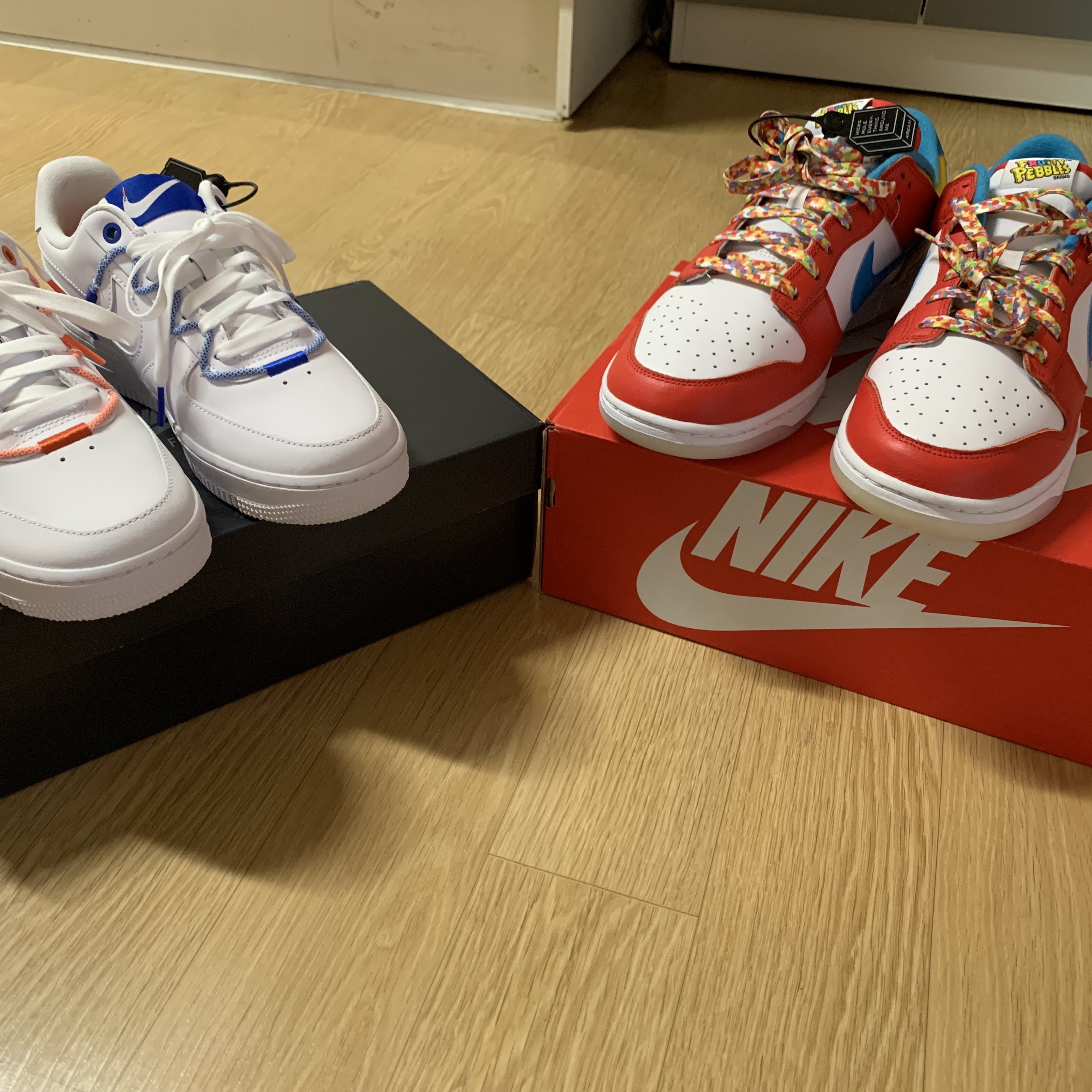 (W) Nike Air Force 1 '07 LX White Safety Orange 착용 스타일 - 1