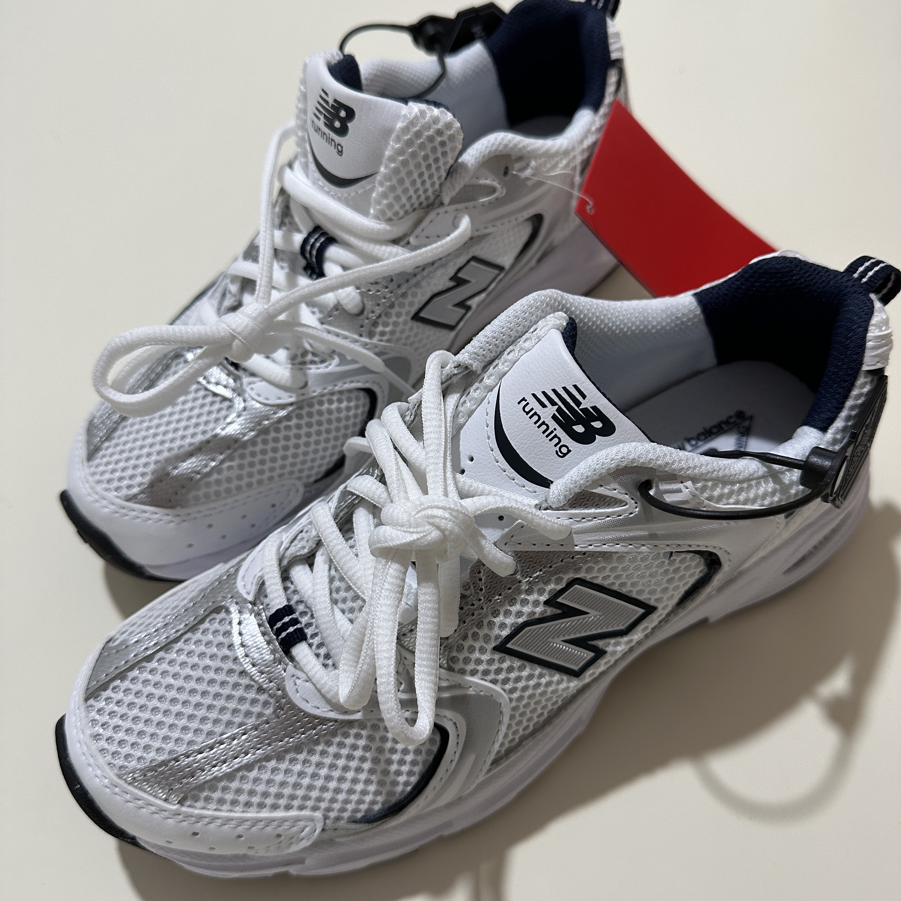 New Balance 530 White 착용 스타일