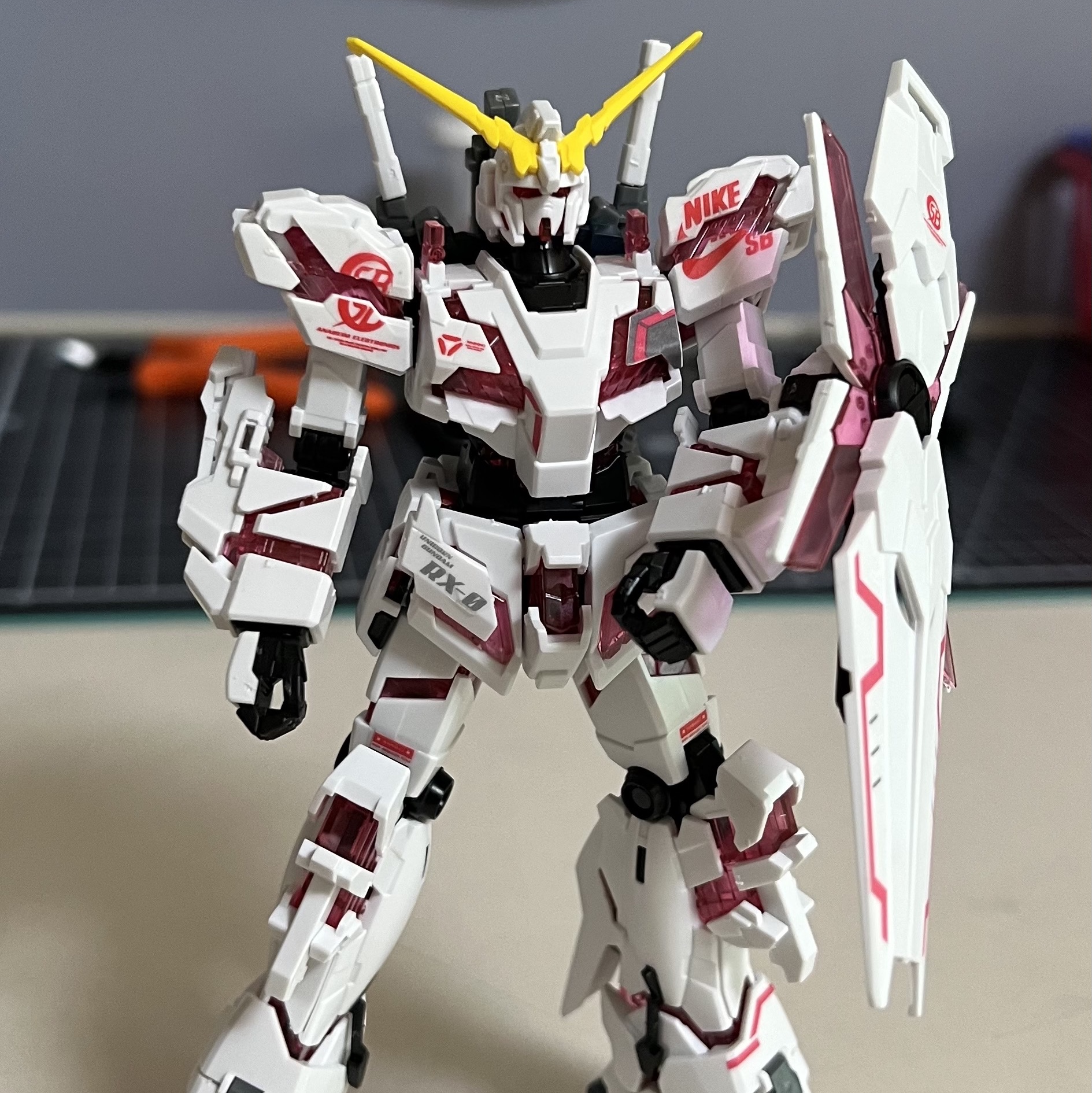 Bandai x Nike SB HG Unicorn Gundam & HG Unicorn 02 Banshee Set (Destroy Mode) 착용 스타일