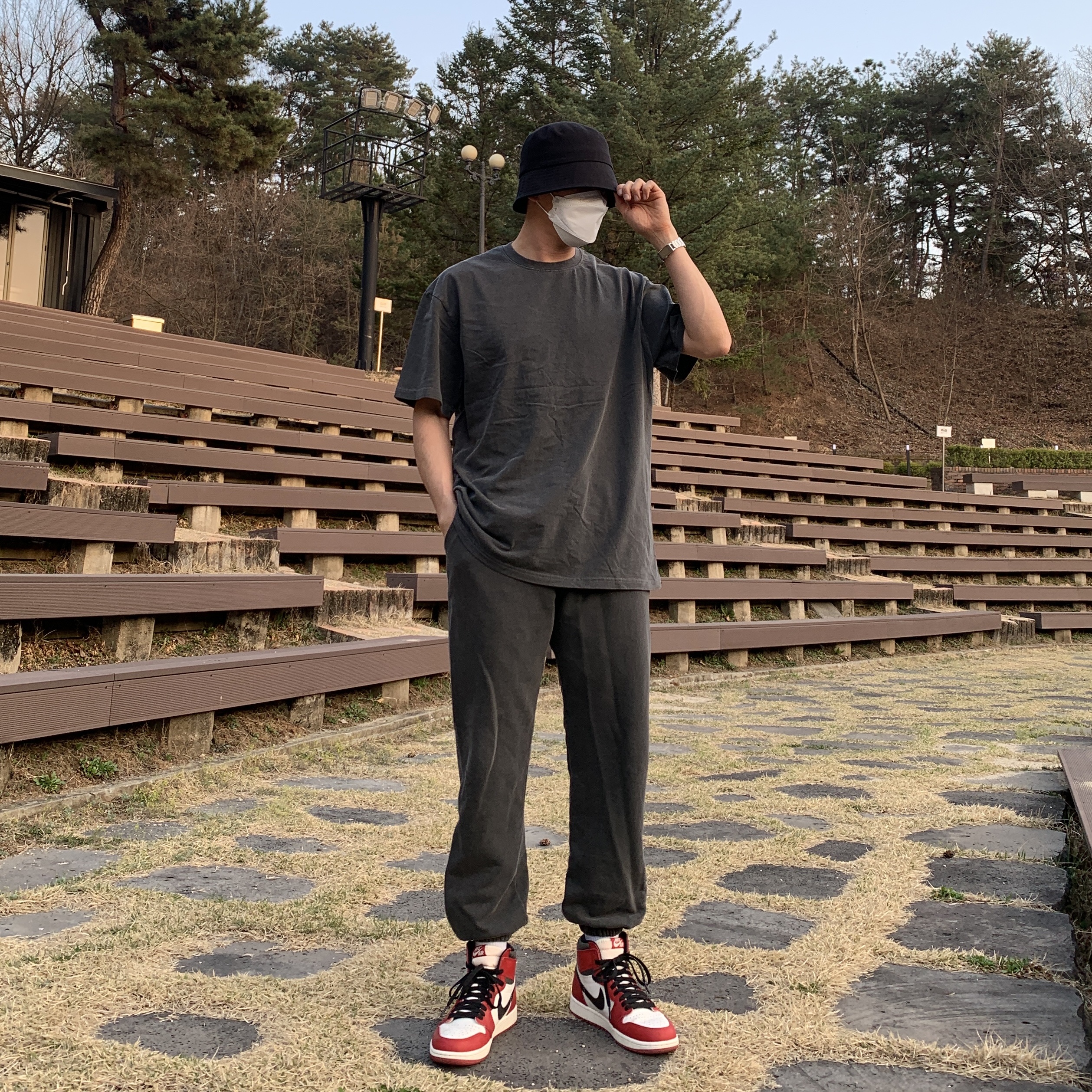 조던 1 레트로 하이 OG 시카고 2022 착용 스타일 - 2