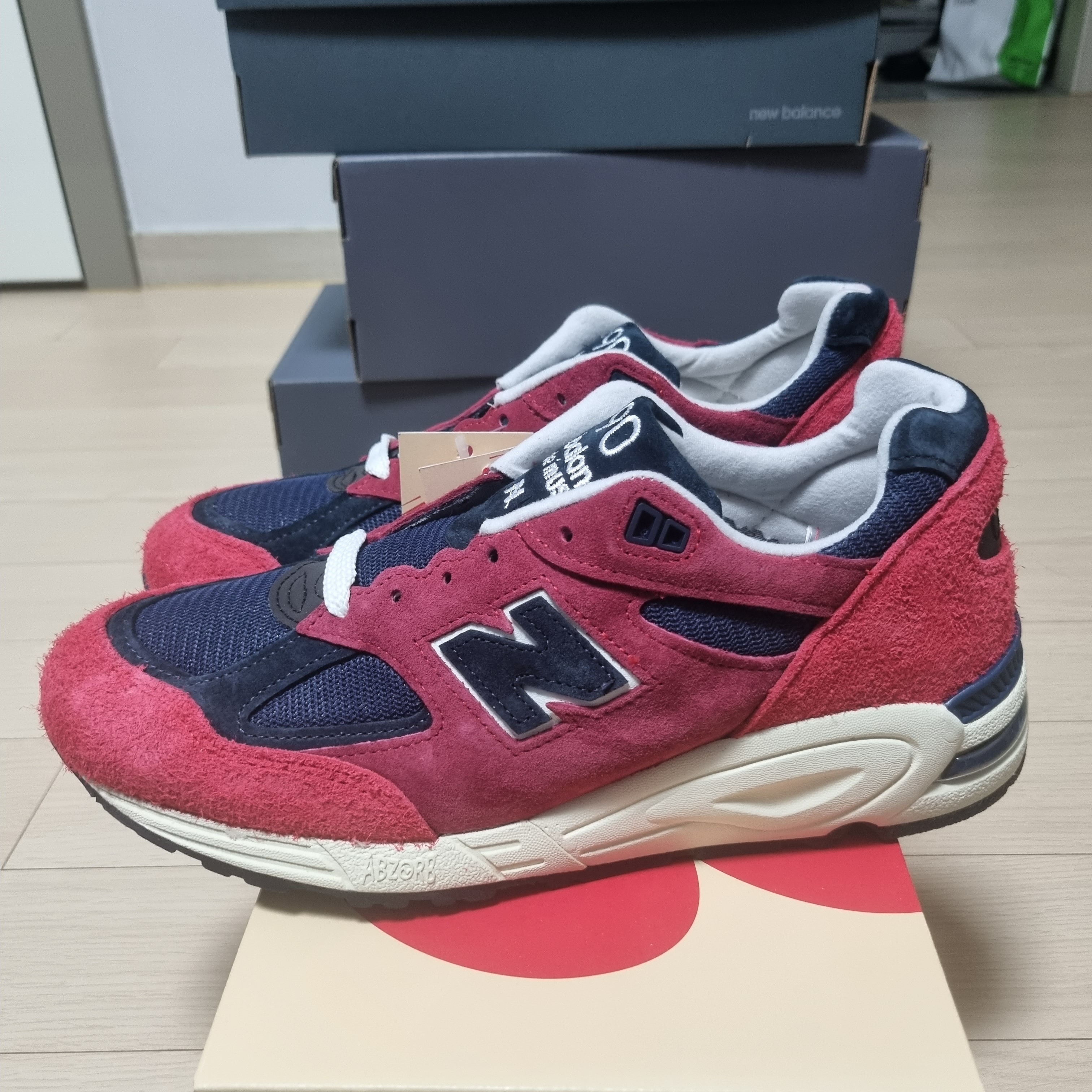 뉴발란스 990v2 메이드 인 USA 크리센티넘 네이비 착용 스타일 - 2