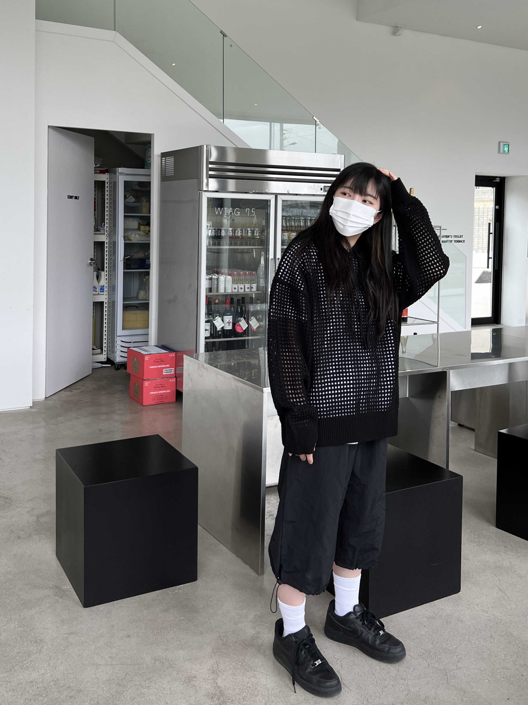 Nike Air Force 1 '07 Low Triple Black 착용 스타일 - 5
