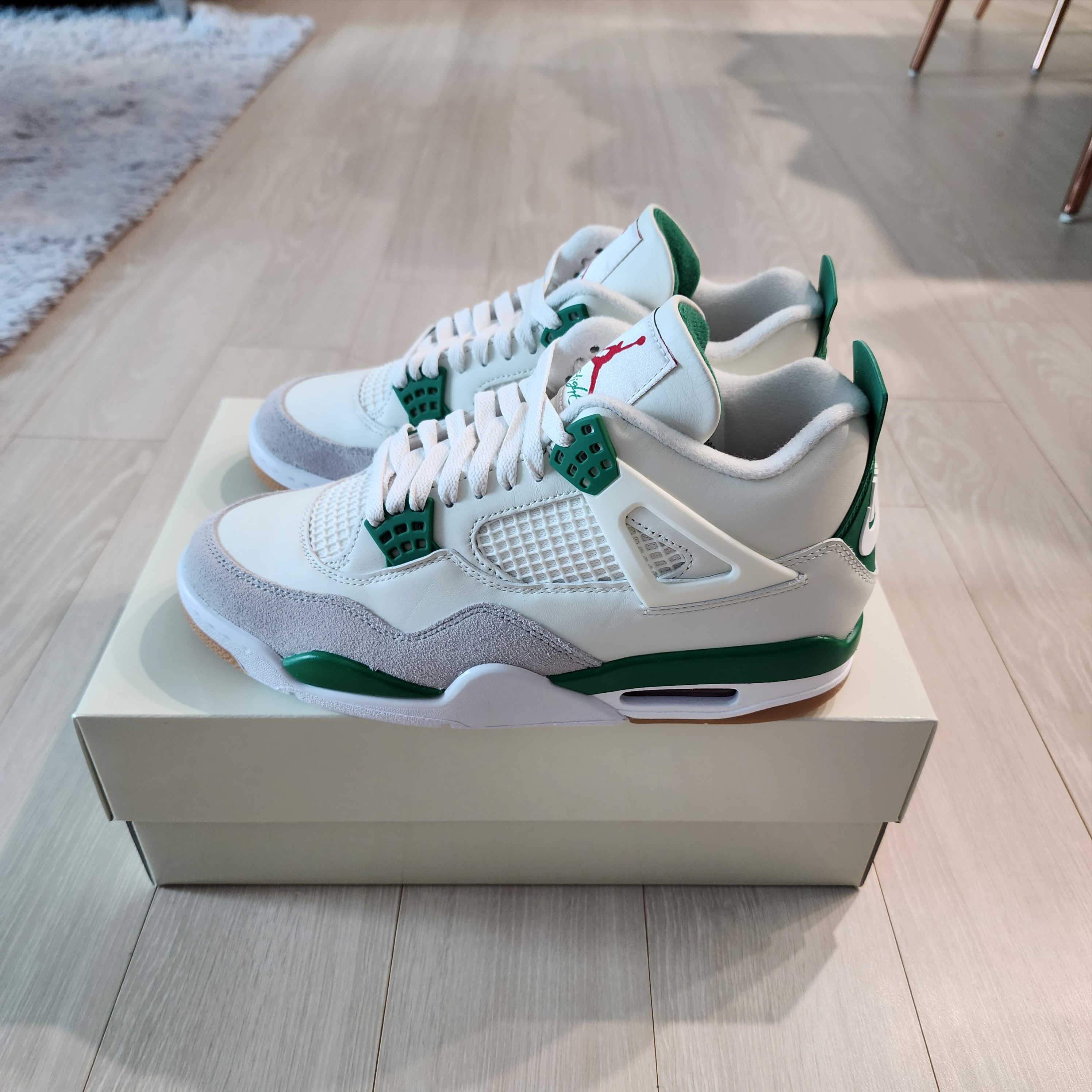 Jordan 4 x Nike SB Retro SP Pine Green 착용 스타일
