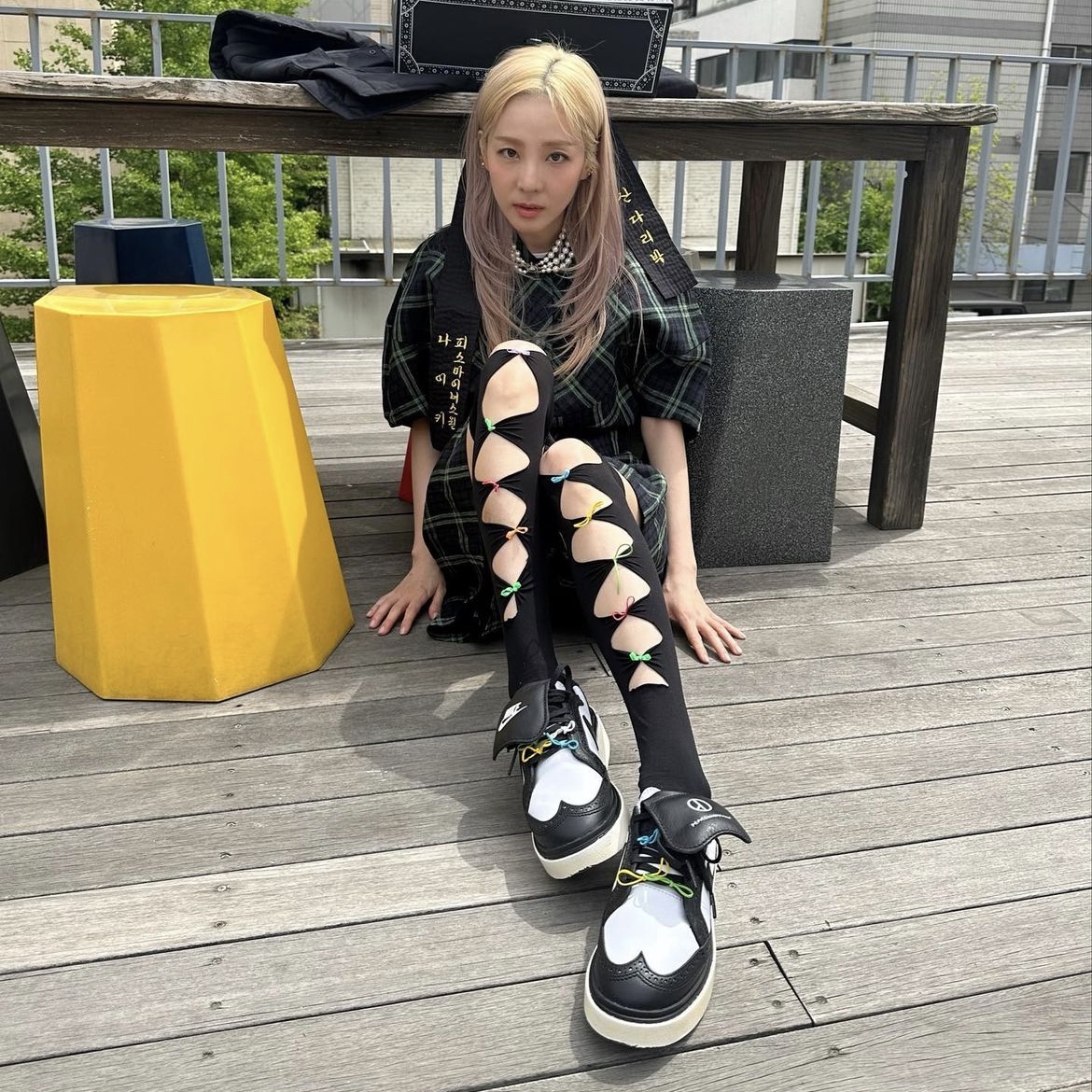 나이키 x 피스마이너스원 퀀도1 블랙 앤 화이트 착용 스타일 - 2