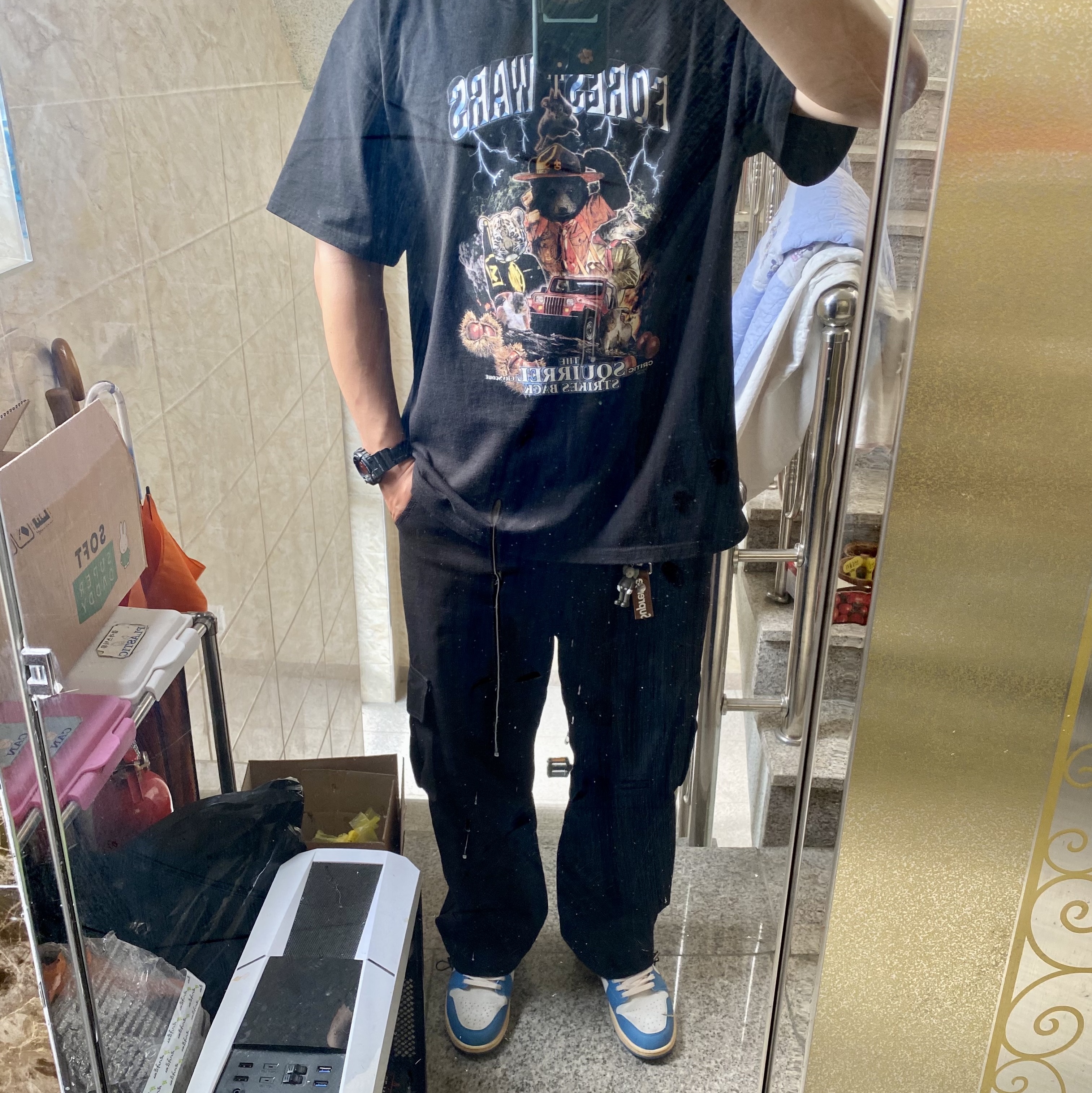 Jordan 1 Low SE Tokyo 96, Kaws Tokyo First Companion Keychain Brown 착용 스타일