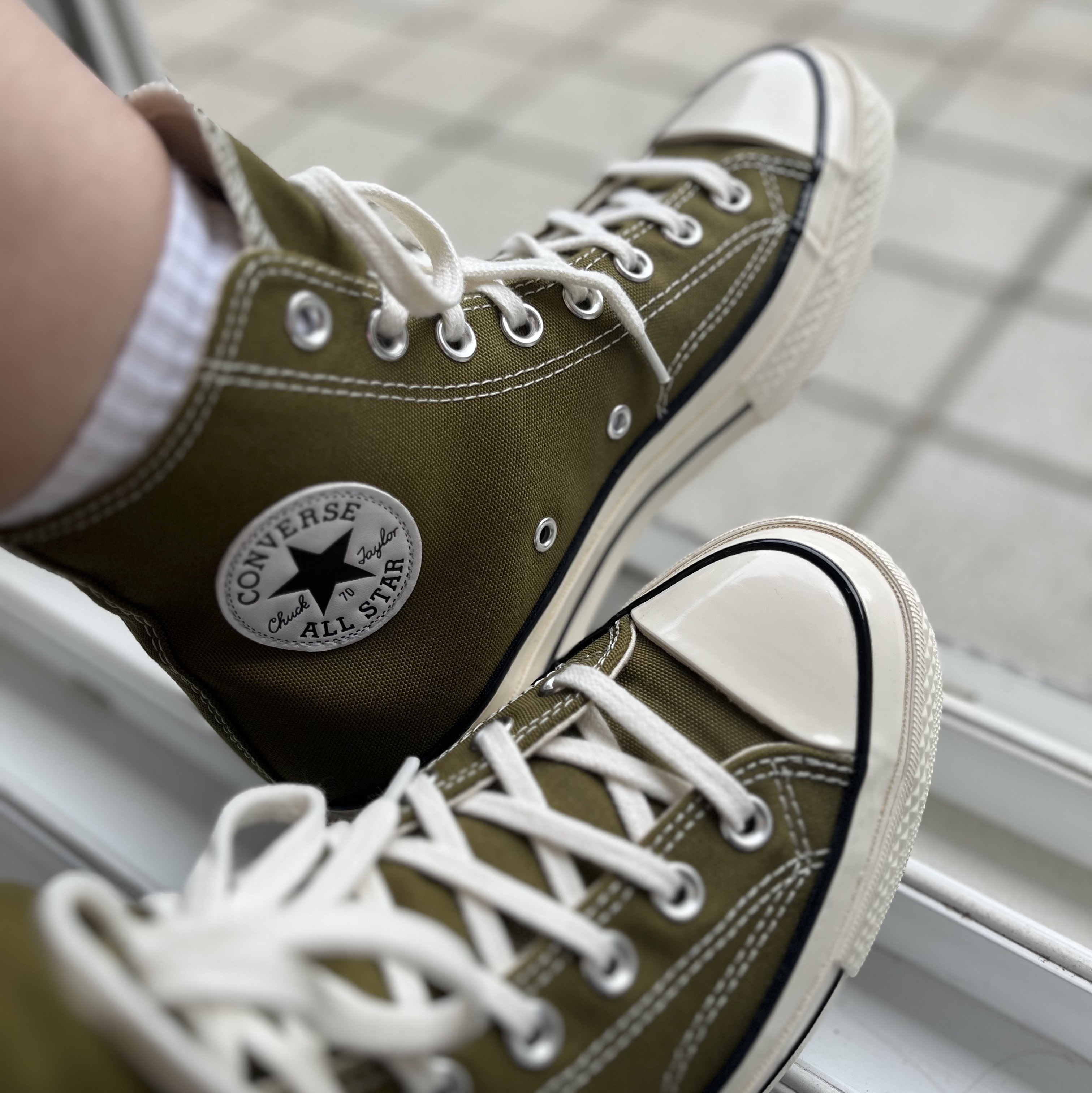 Converse Chuck 70 High Dark Moss 착용 스타일 - 2