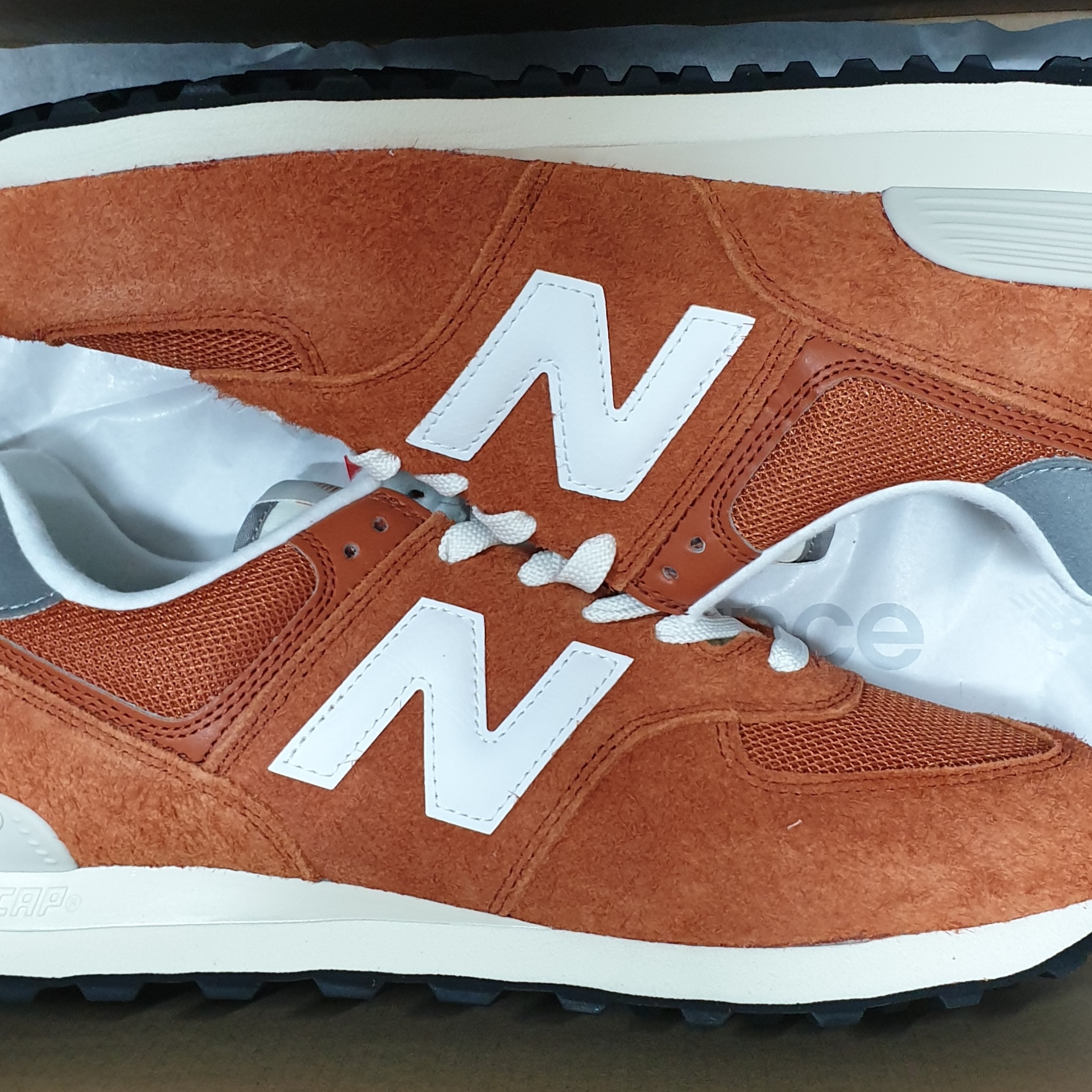 New Balance 574 Heritage Orange Burst White 착용 스타일
