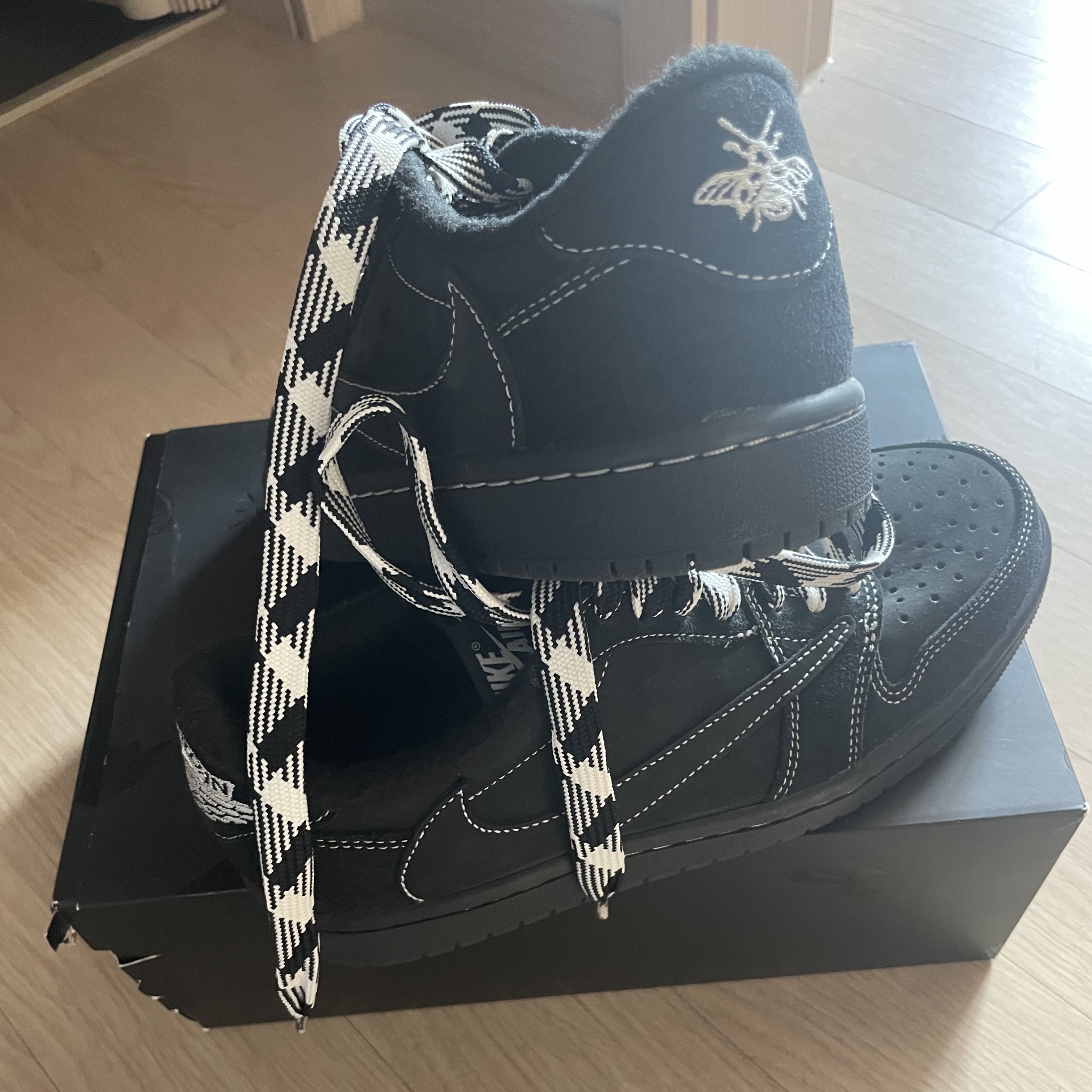 Jordan 1 x Travis Scott Retro Low OG SP Black Phantom 착용 스타일