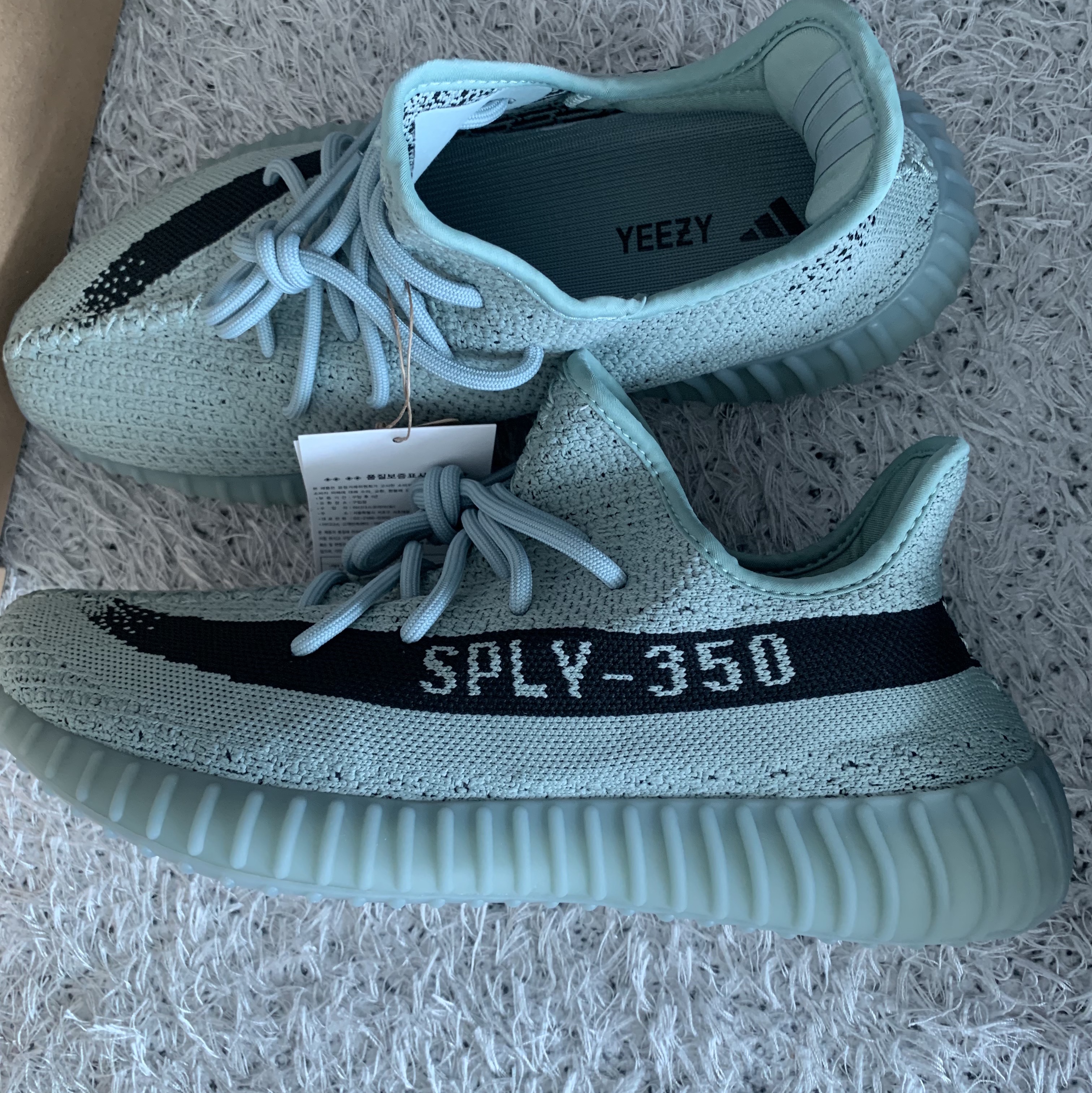 Adidas Yeezy Boost 350 V2 Salt Core Black 착용 스타일 - 2