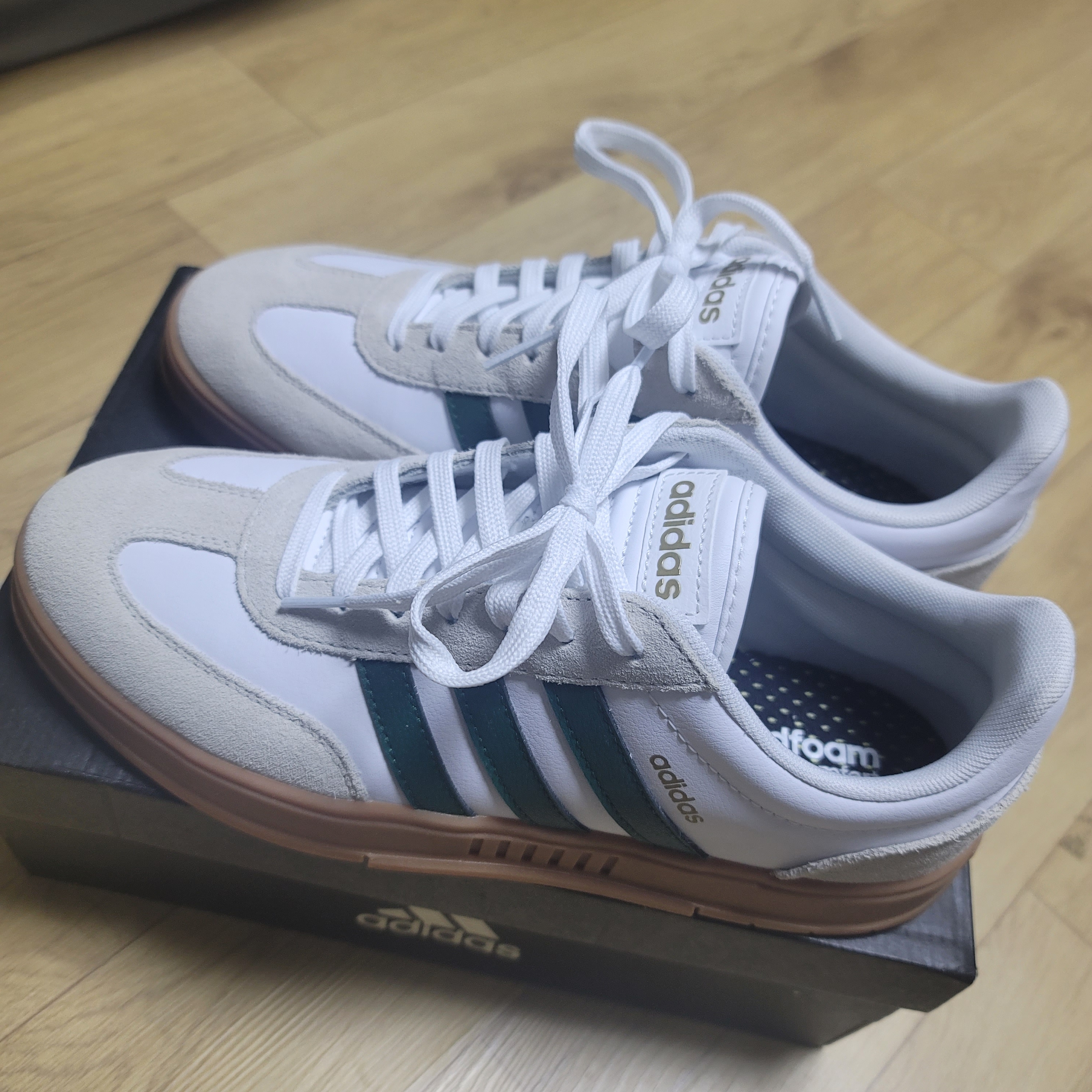 Adidas Gradas Collegiate Green 착용 스타일
