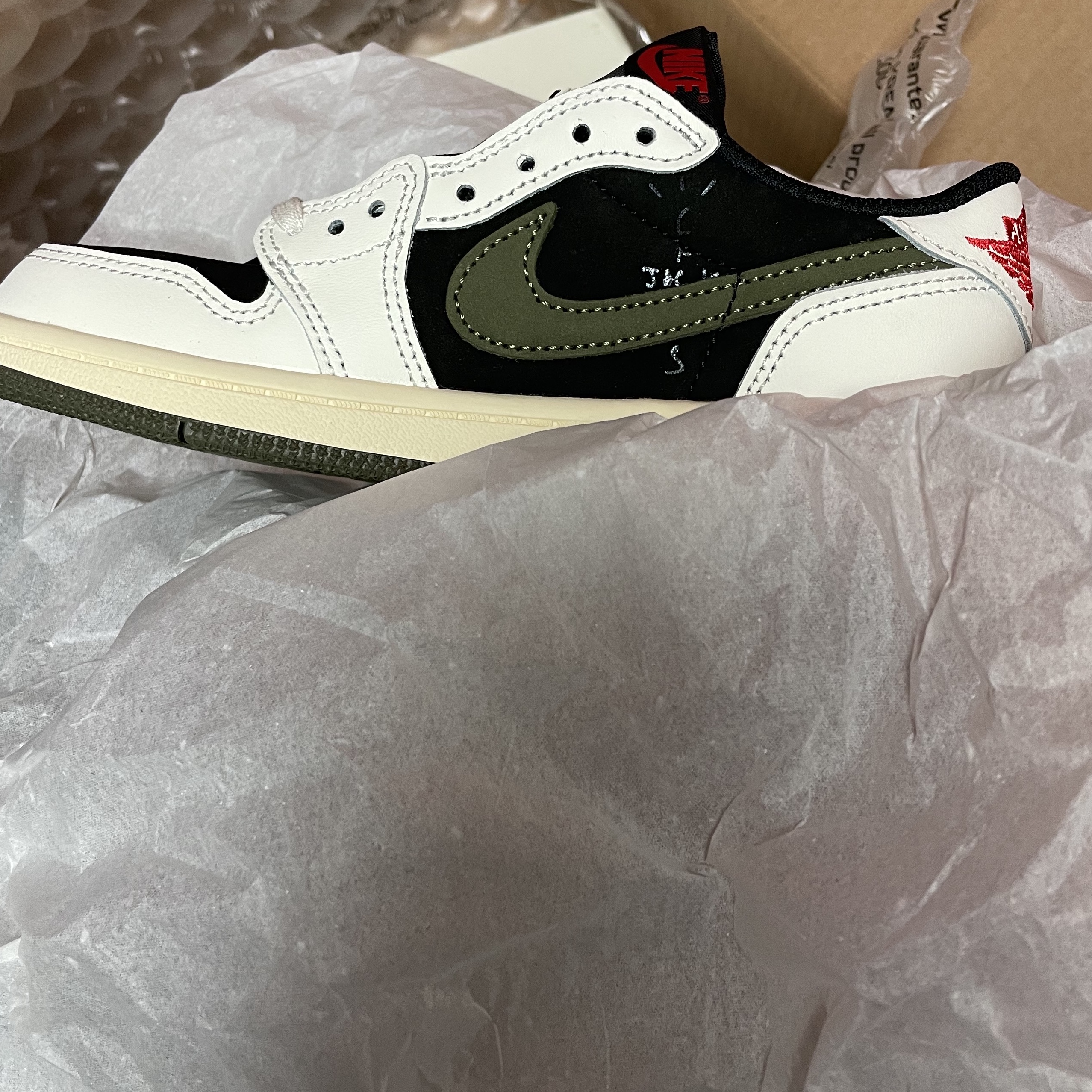 (PS) Jordan 1 x Travis Scott Retro Low OG SP Medium Olive 착용 스타일