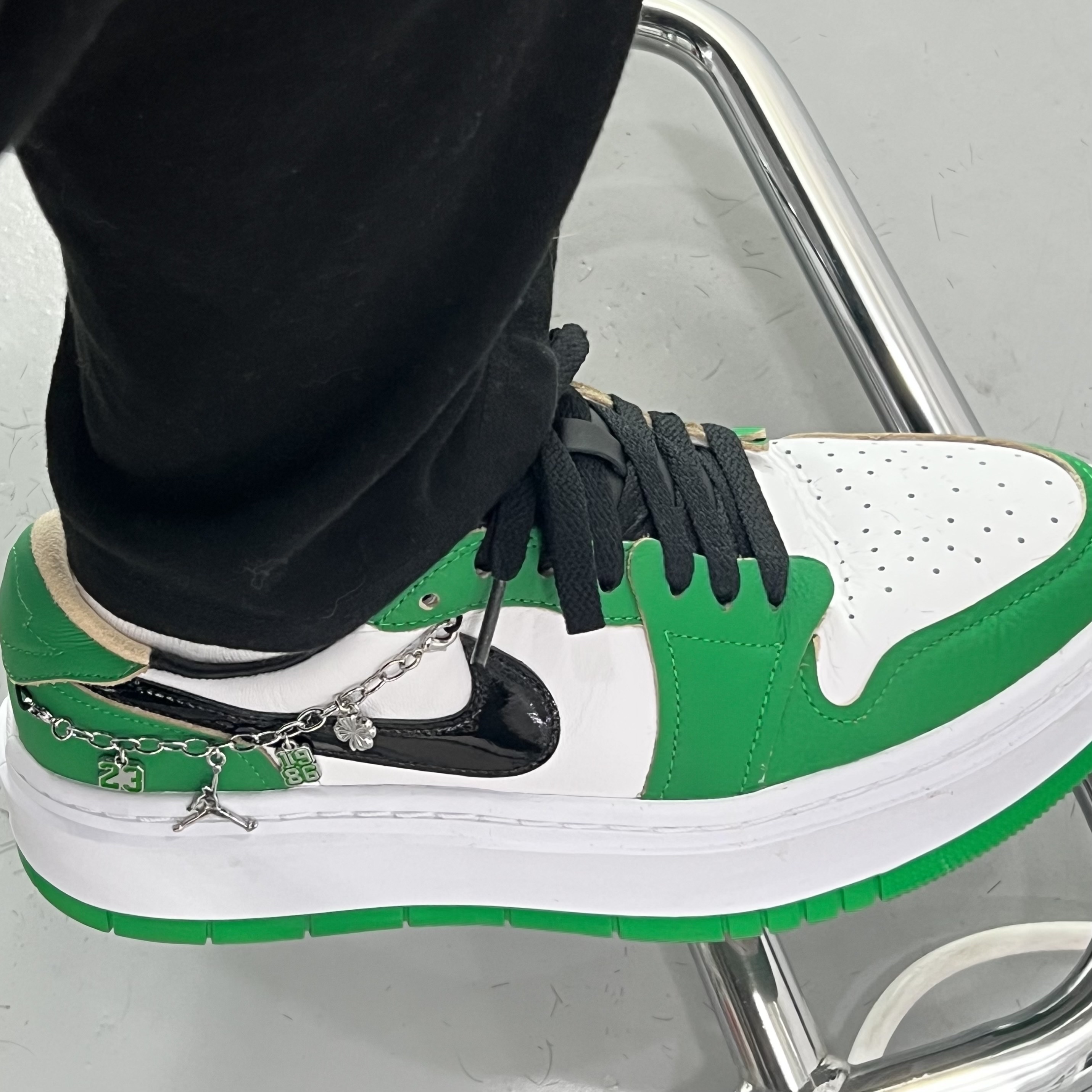 (W) Jordan 1 Elevate Low SE Lucky Green 착용 스타일 - 2