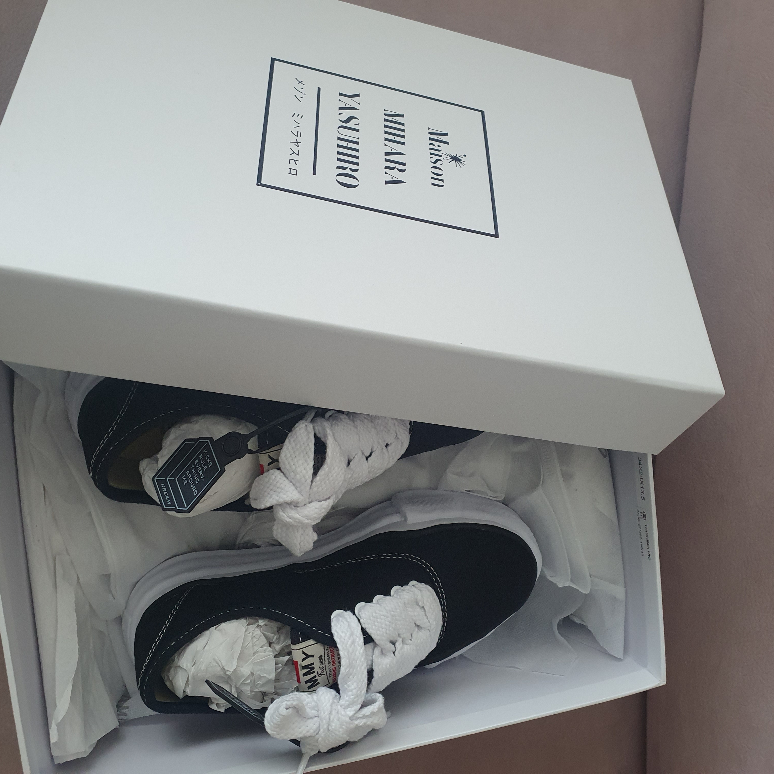 Maison Mihara Yasuhiro Baker OG Sole Canvas Low Cut Sneakers Black 착용 스타일