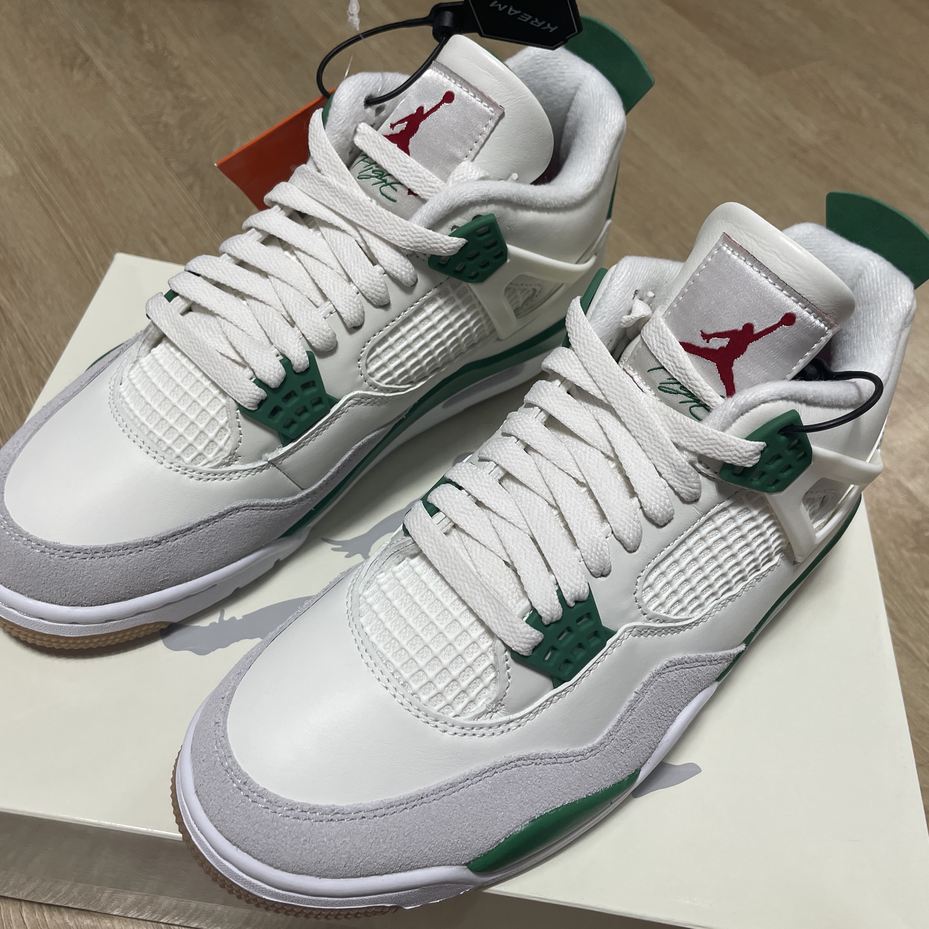 Jordan 4 x Nike SB Retro SP Pine Green 착용 스타일