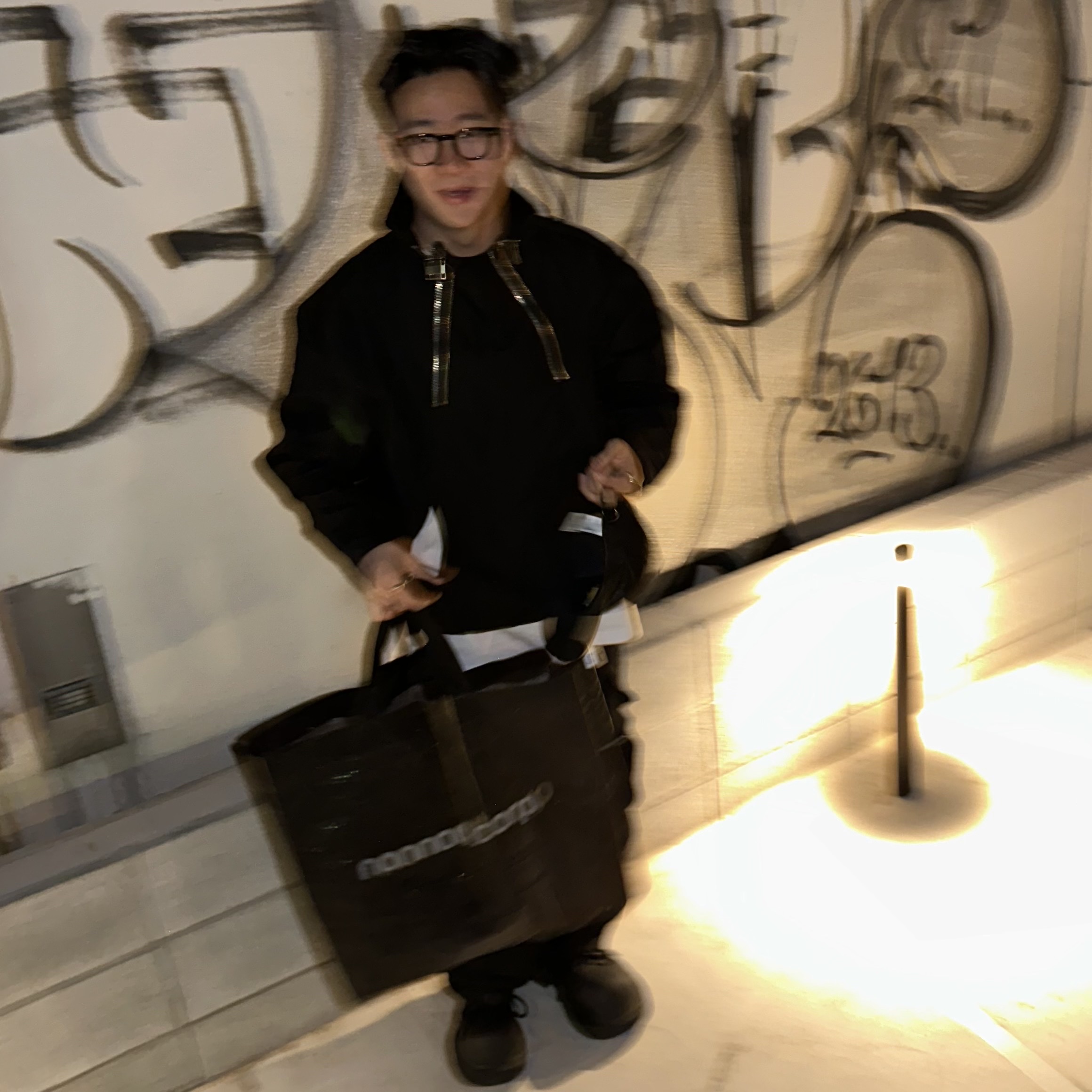 발렌시아가 스테로이드 더비 블랙, 논노드 메카닉 카고 팬츠 블랙 착용 스타일 - 4