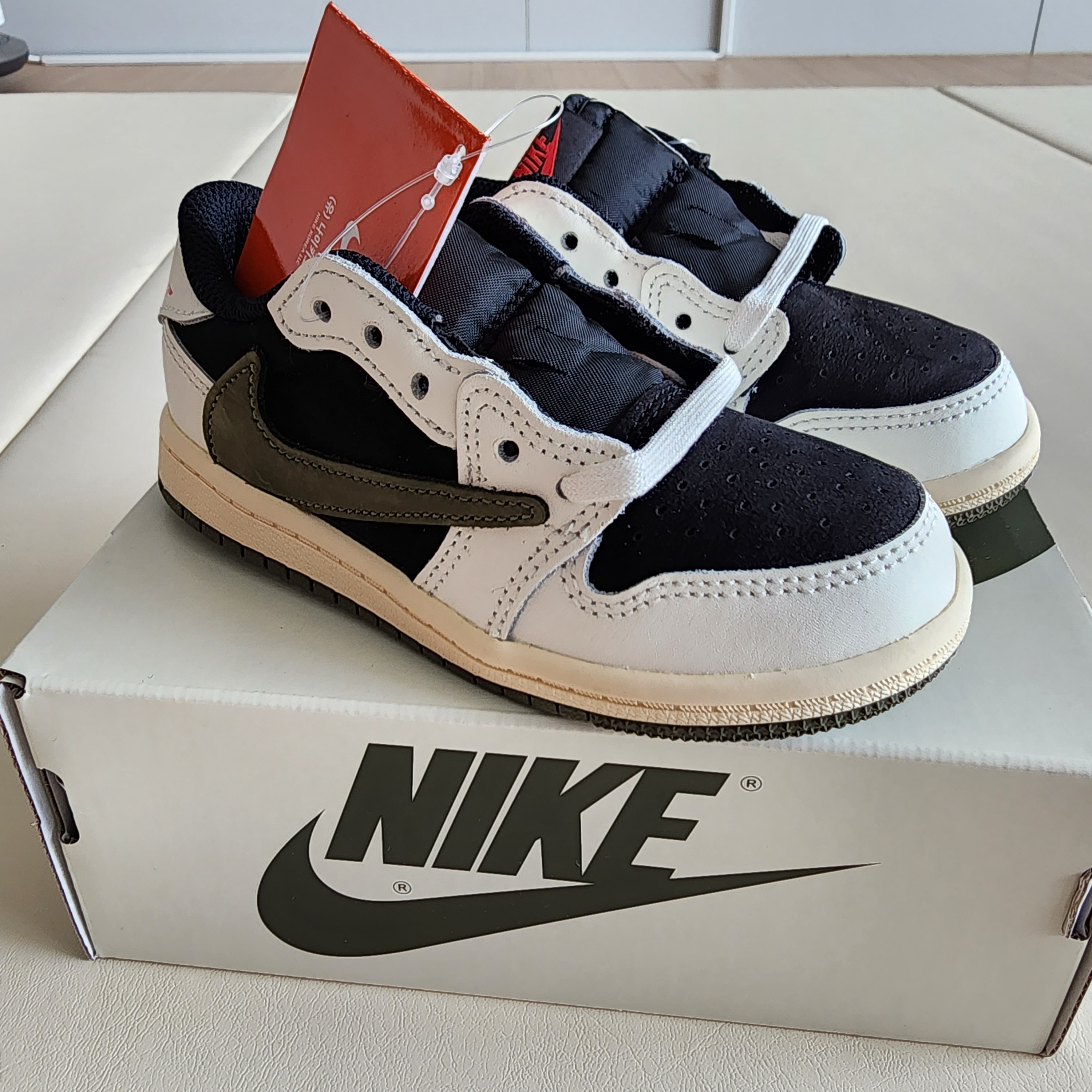 (TD) Jordan 1 x Travis Scott Retro Low OG SP Medium Olive 착용 스타일 - 2