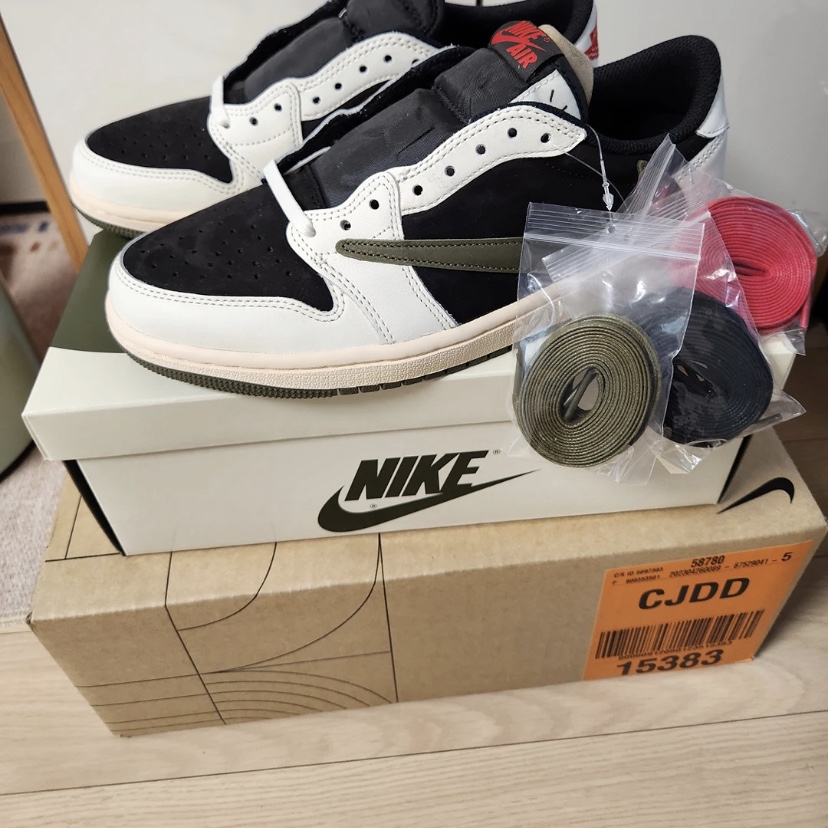 (W) Jordan 1 x Travis Scott Retro Low OG SP Medium Olive 착용 스타일