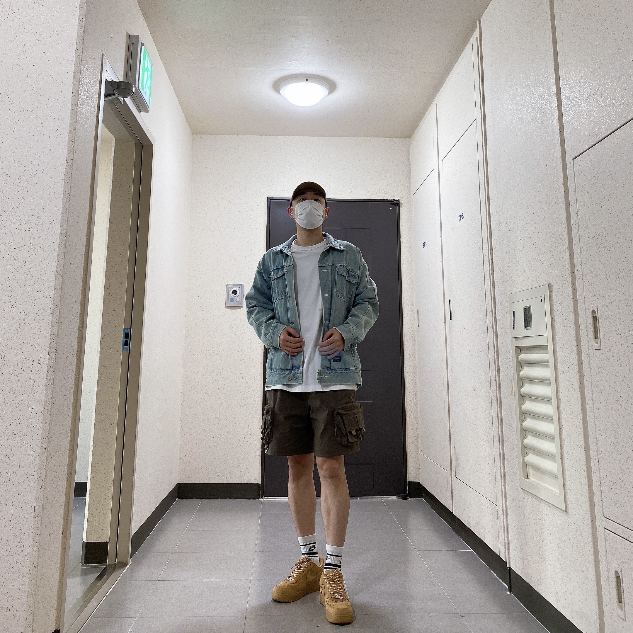 나이키 x 슈프림 에어포스 1 로우 플랙스, 나이키 ACG 카고 쇼츠 아이언스톤 - 아시아 착용 스타일