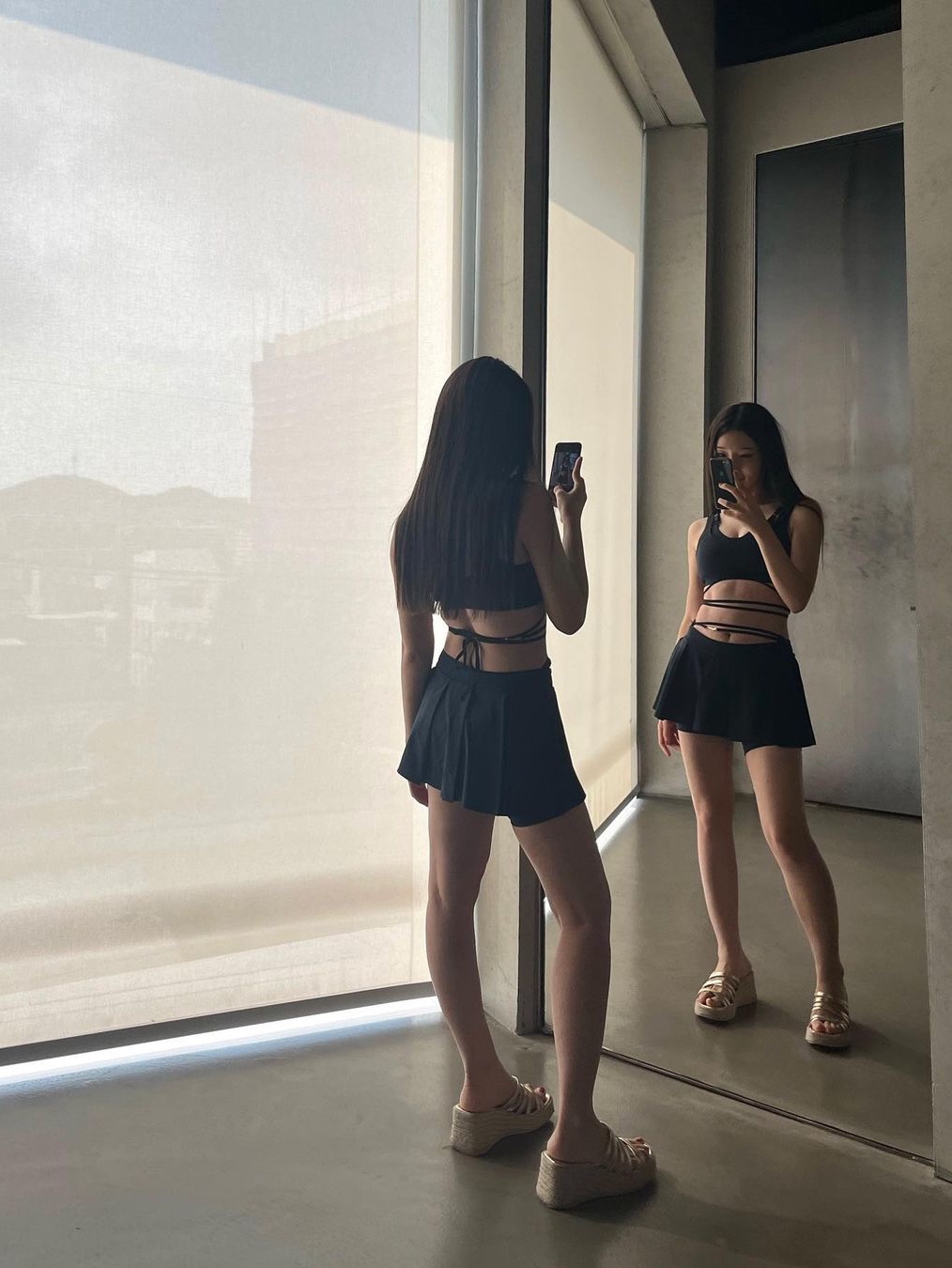 (W) Nike x Jacquemus NRG Light Support Sports Bra Dark Obsidian - Asia, (W) Nike x Jacquemus NRG Pleated Mini Skirt Dark Obsidian - Asia 착용 스타일