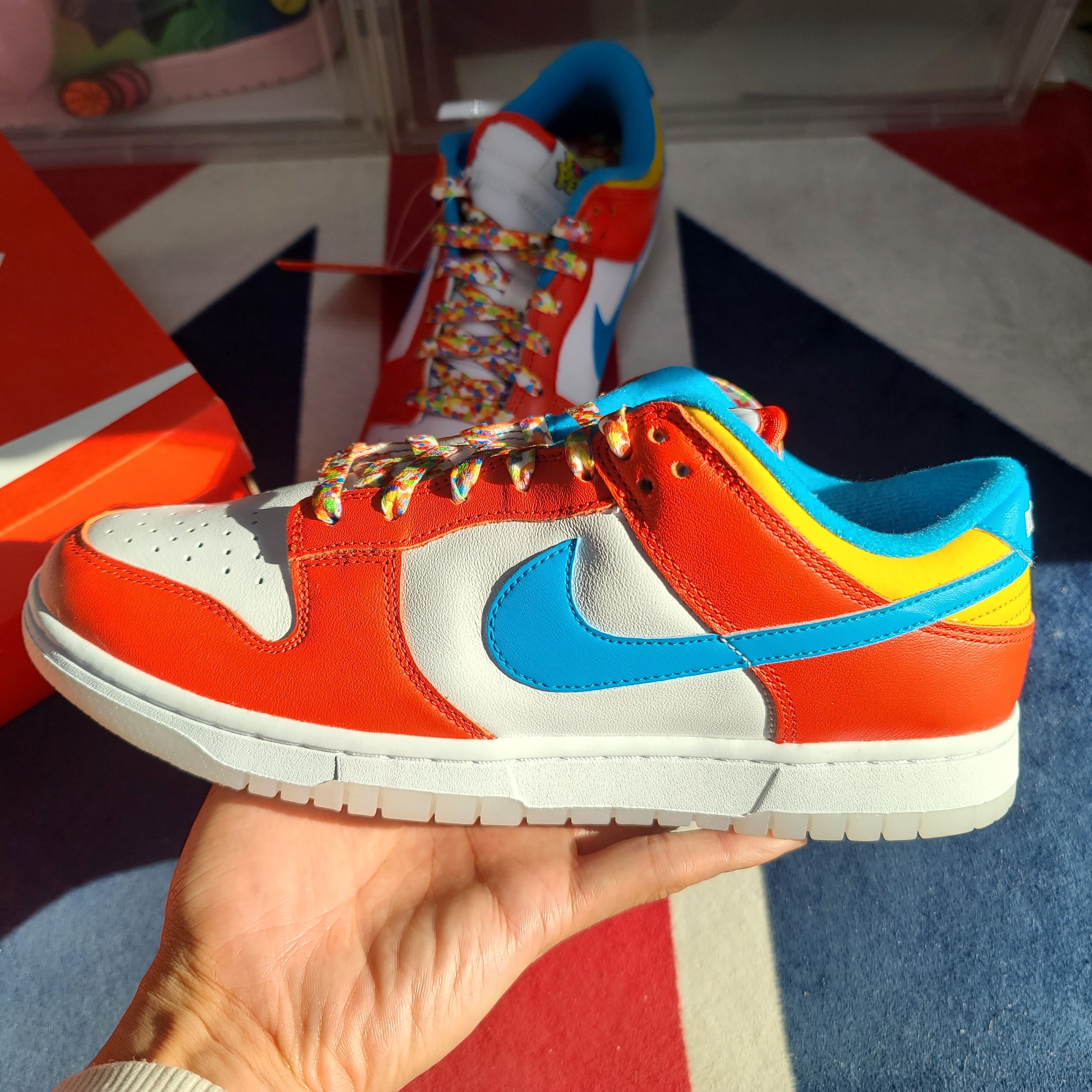 Nike x LeBron James x Fruity Pebbles Dunk Low QS Habanero Red 착용 스타일 - 2