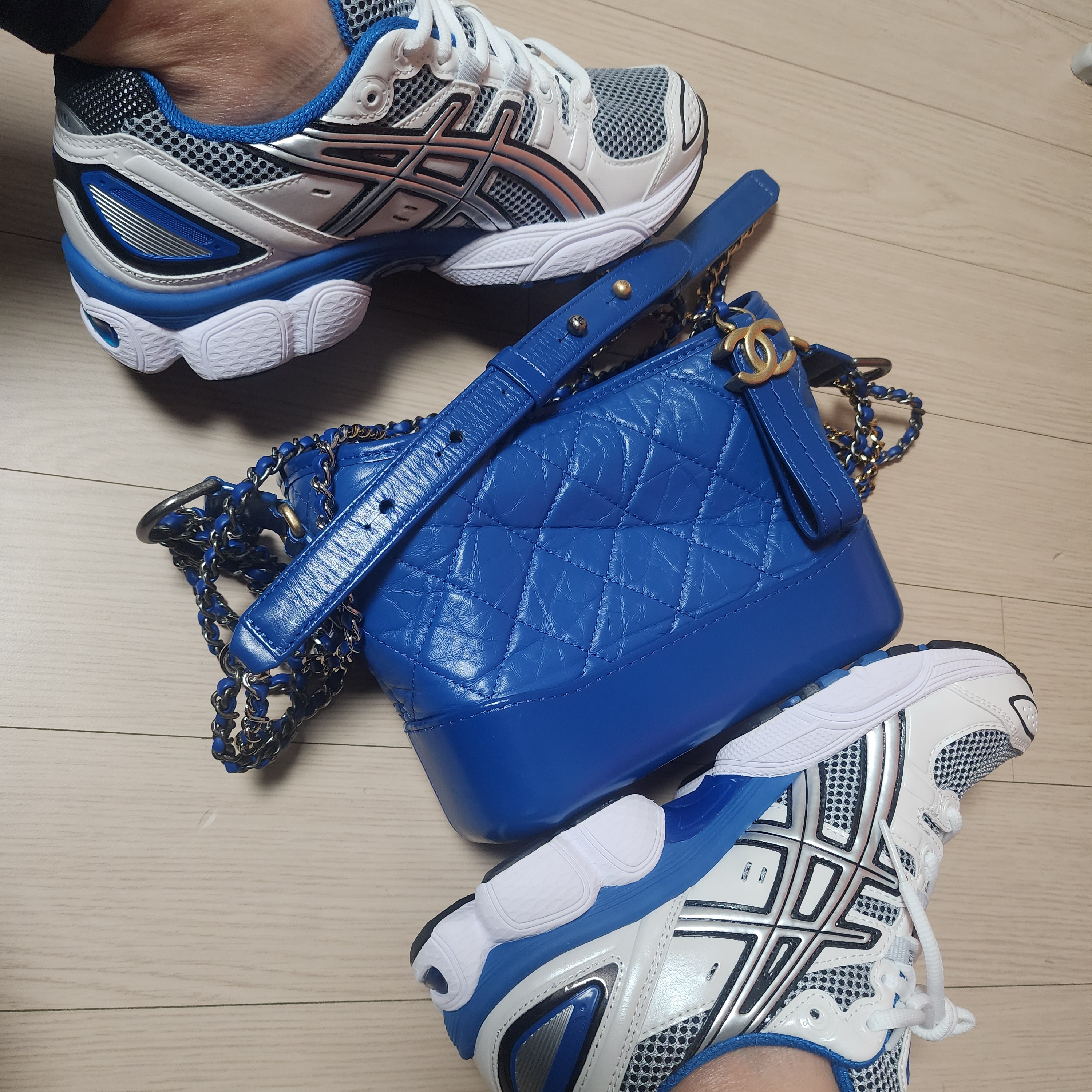 Asics Gel-Nimbus 9 White Lake Drive 착용 스타일