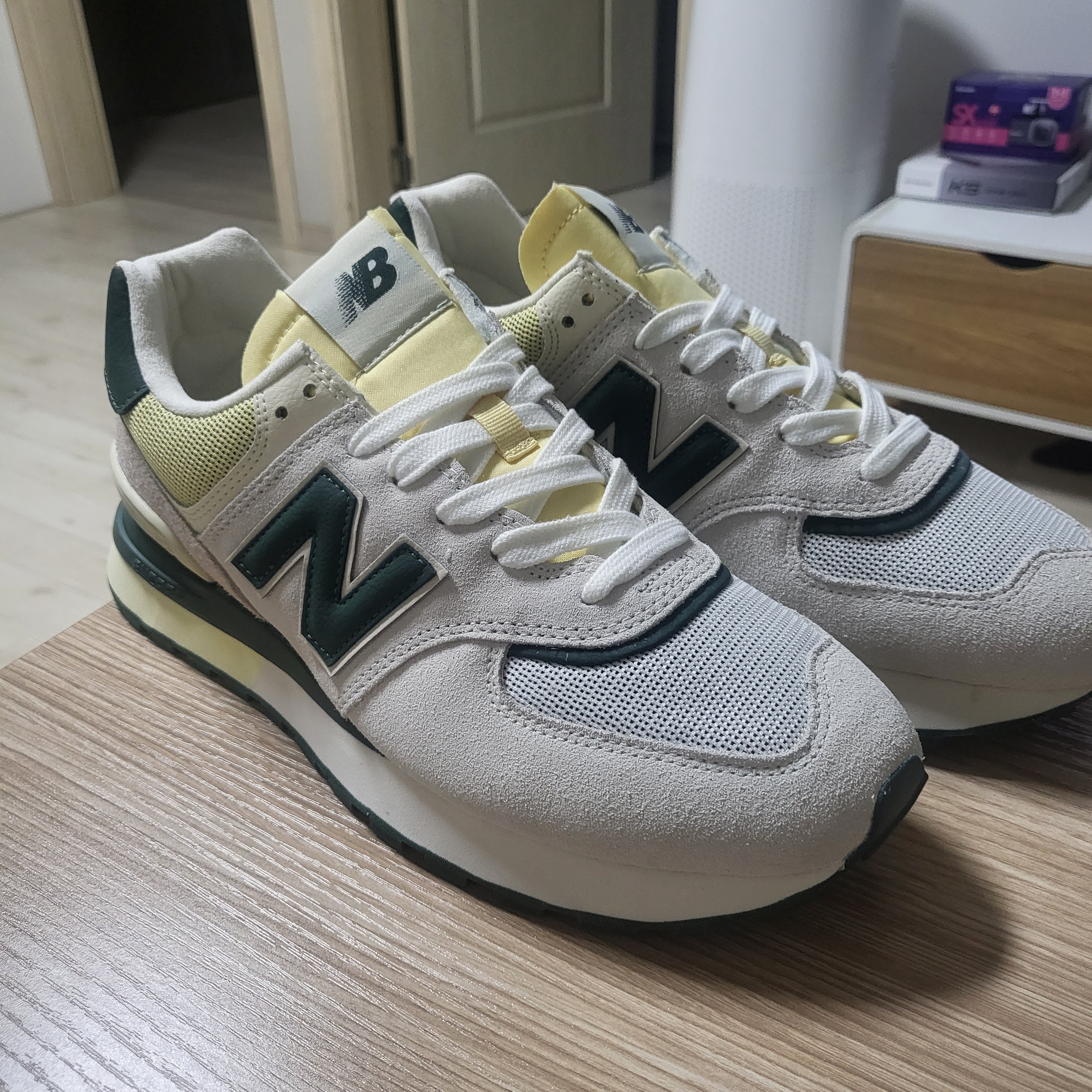 New Balance 574 Legacy White Green 착용 스타일