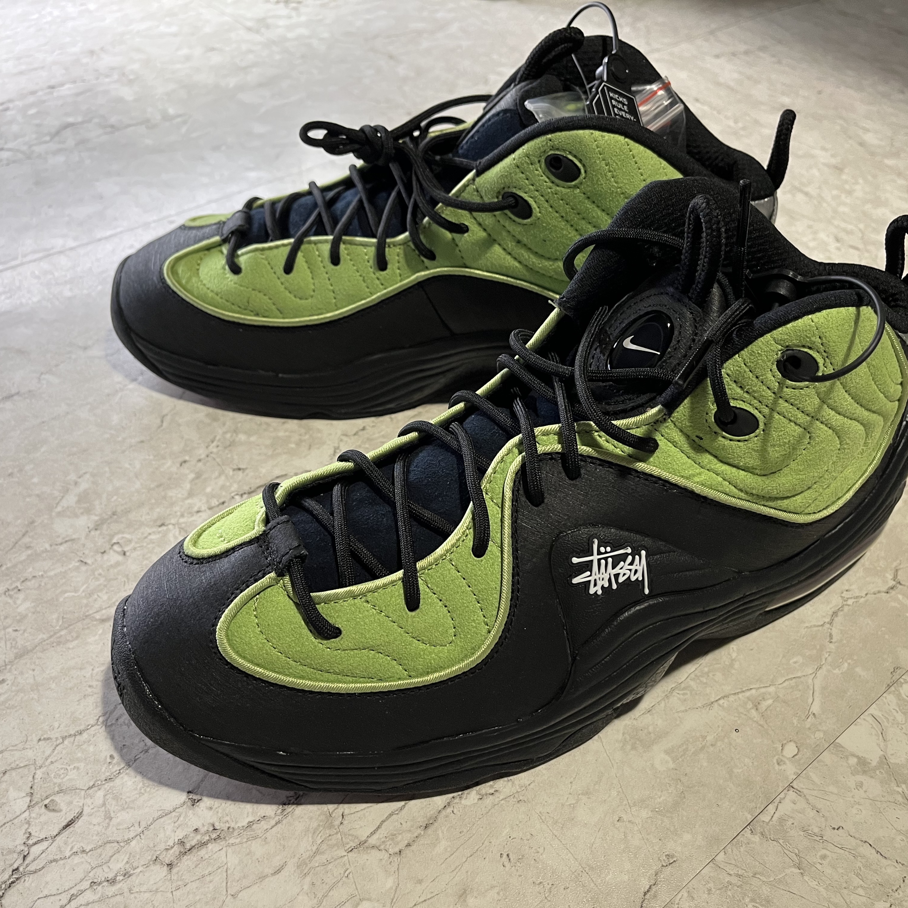 Nike x Stussy Air Penny II Vivid Green and Black 착용 스타일 - 2