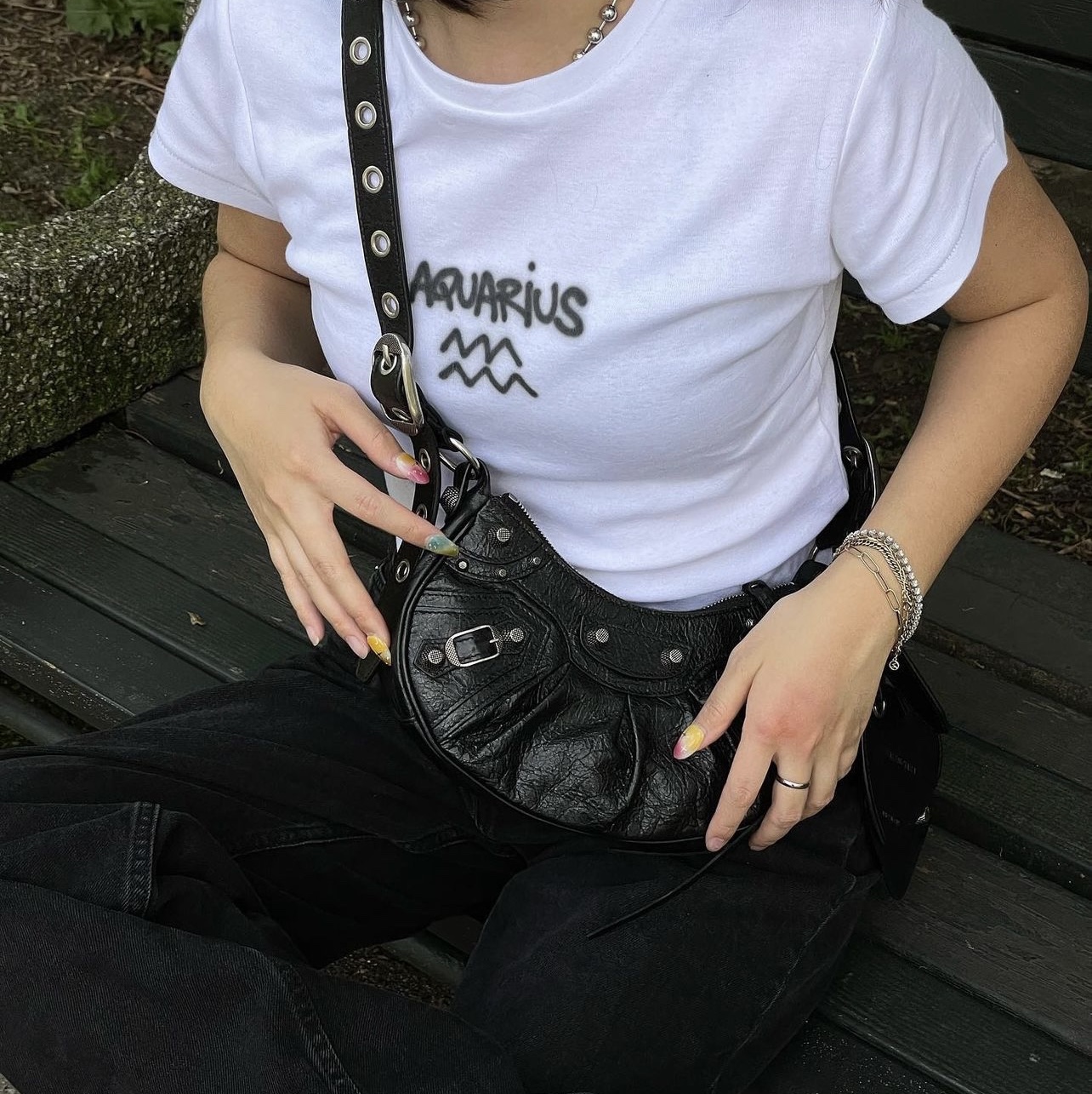 Balenciaga Arena Lambskin Le Cagole XS Shoulder Bag Black 착용 스타일