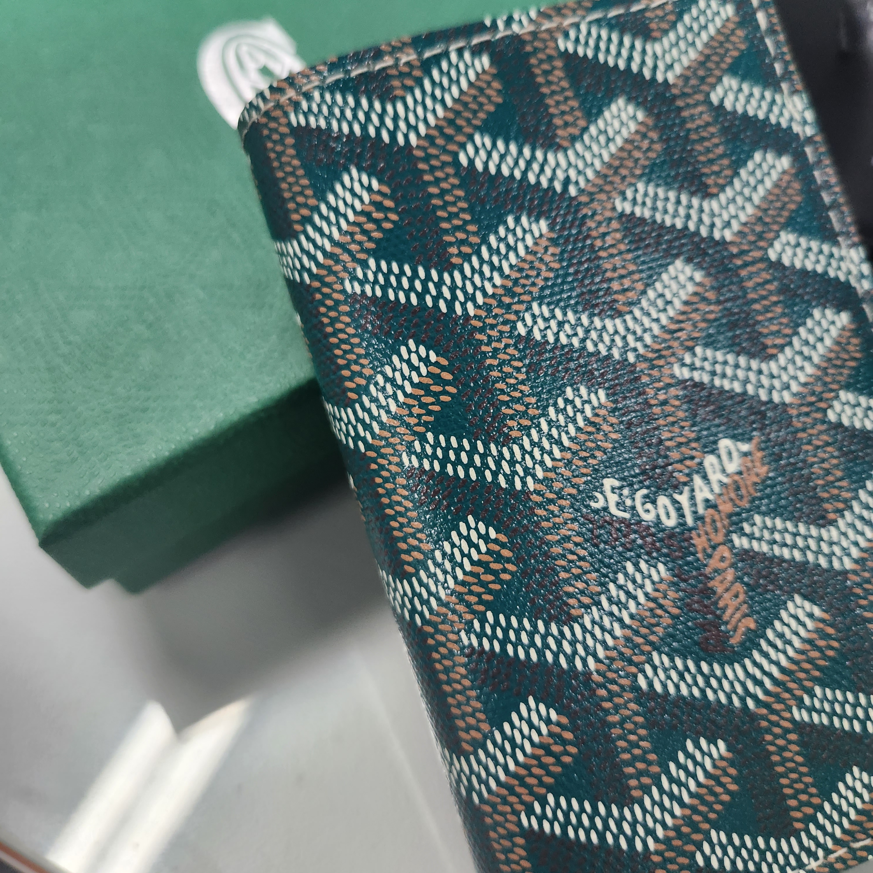 Goyard Saint Pierre Card Holder Green 착용 스타일