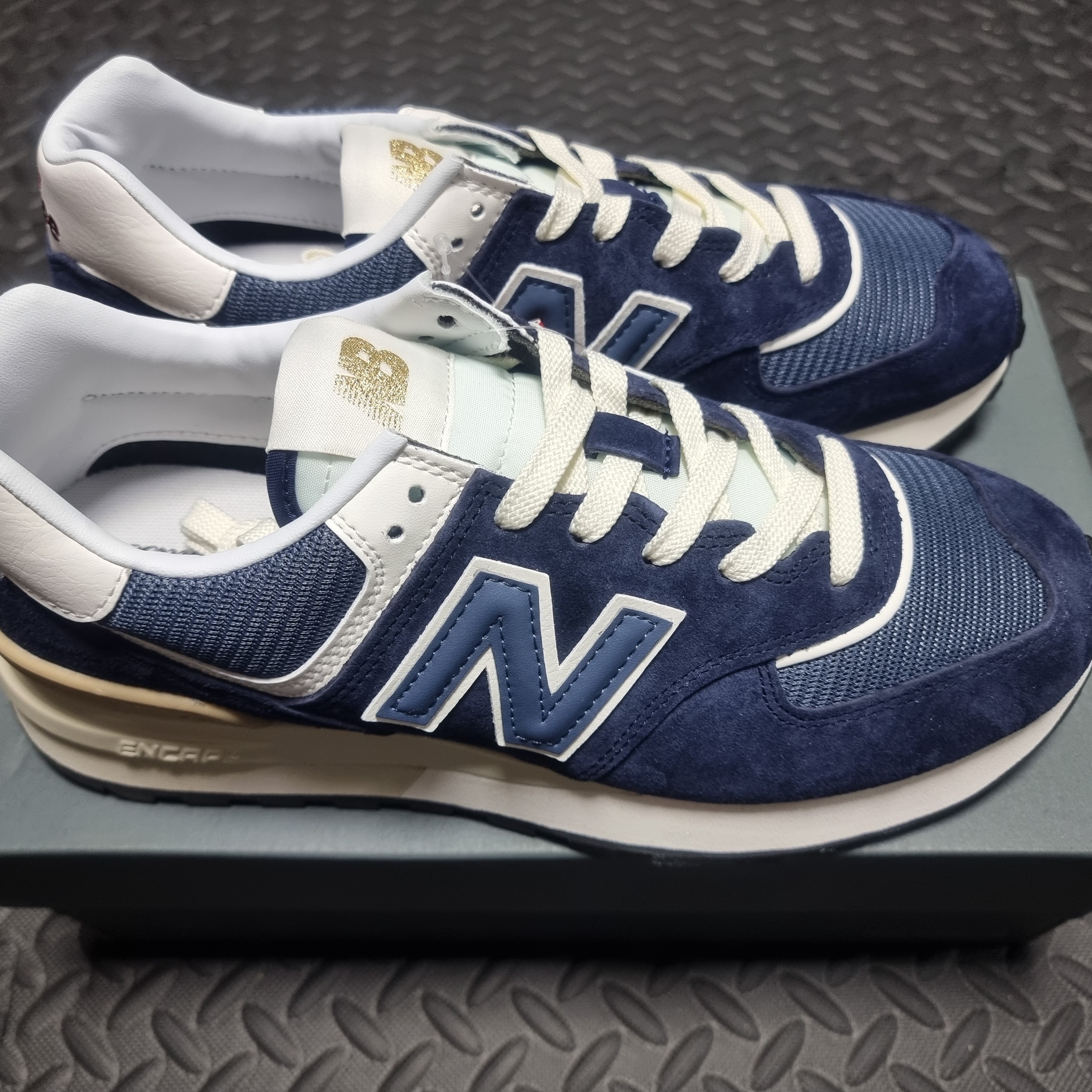 New Balance 574 Legacy Navy 착용 스타일