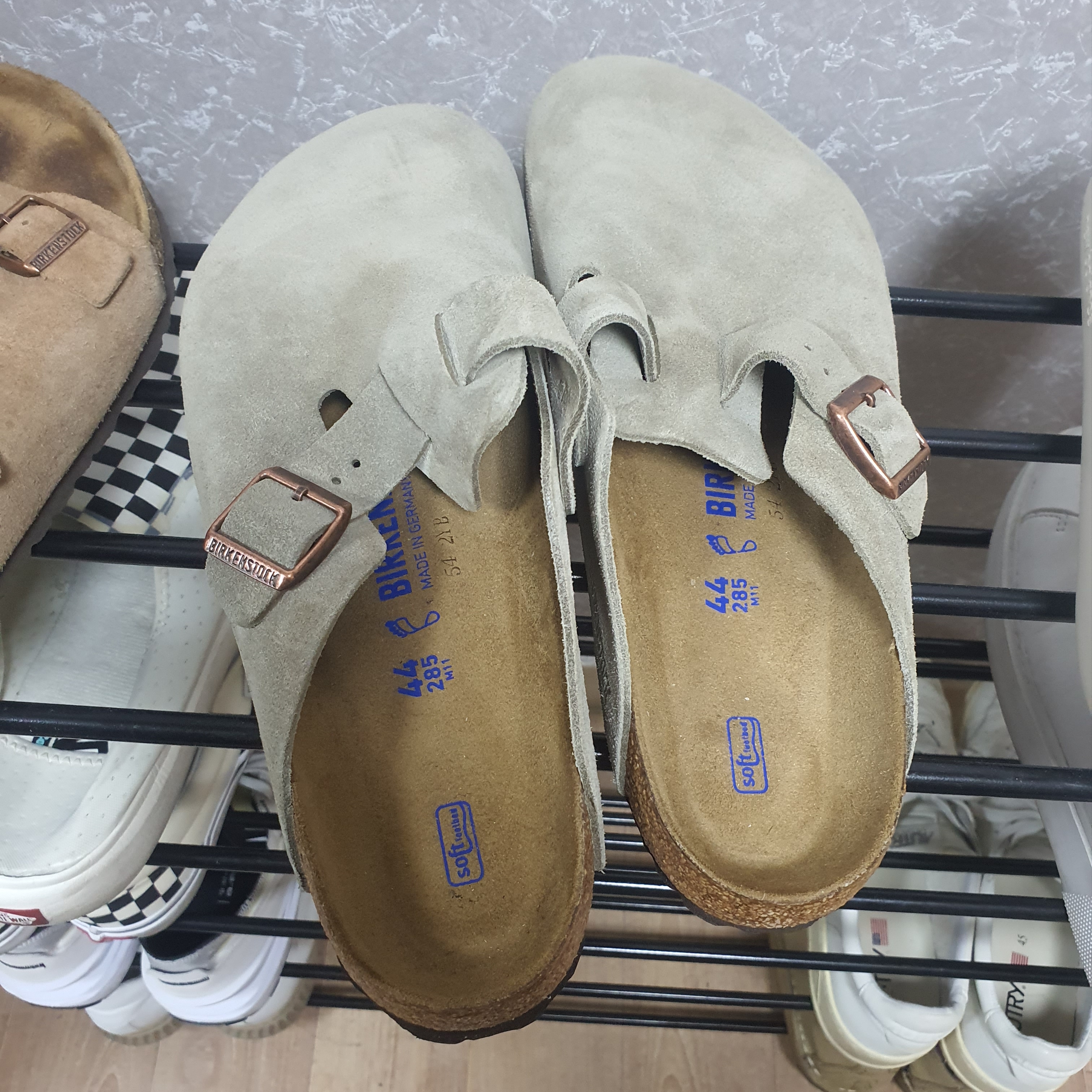 Birkenstock Boston Soft Footbed Taupe - Regular 착용 스타일
