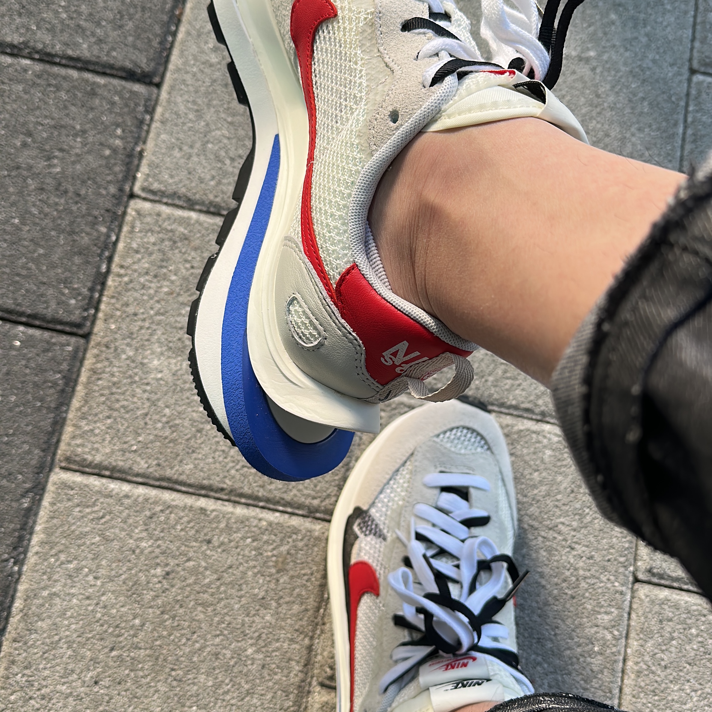 Nike x Sacai VaporWaffle Royal Fuchsia 착용 스타일