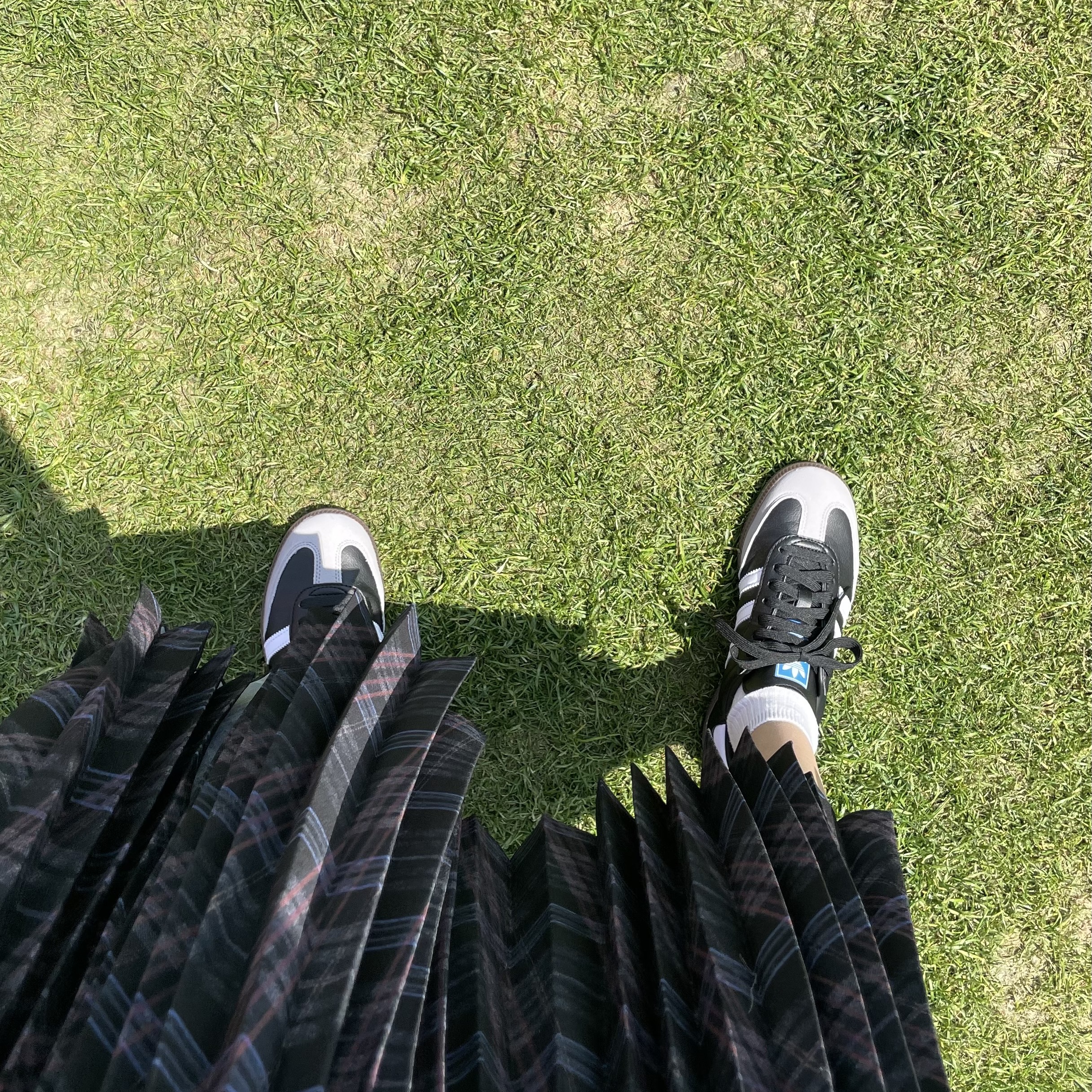 아디다스 삼바 비건 블랙 화이트 착용 스타일