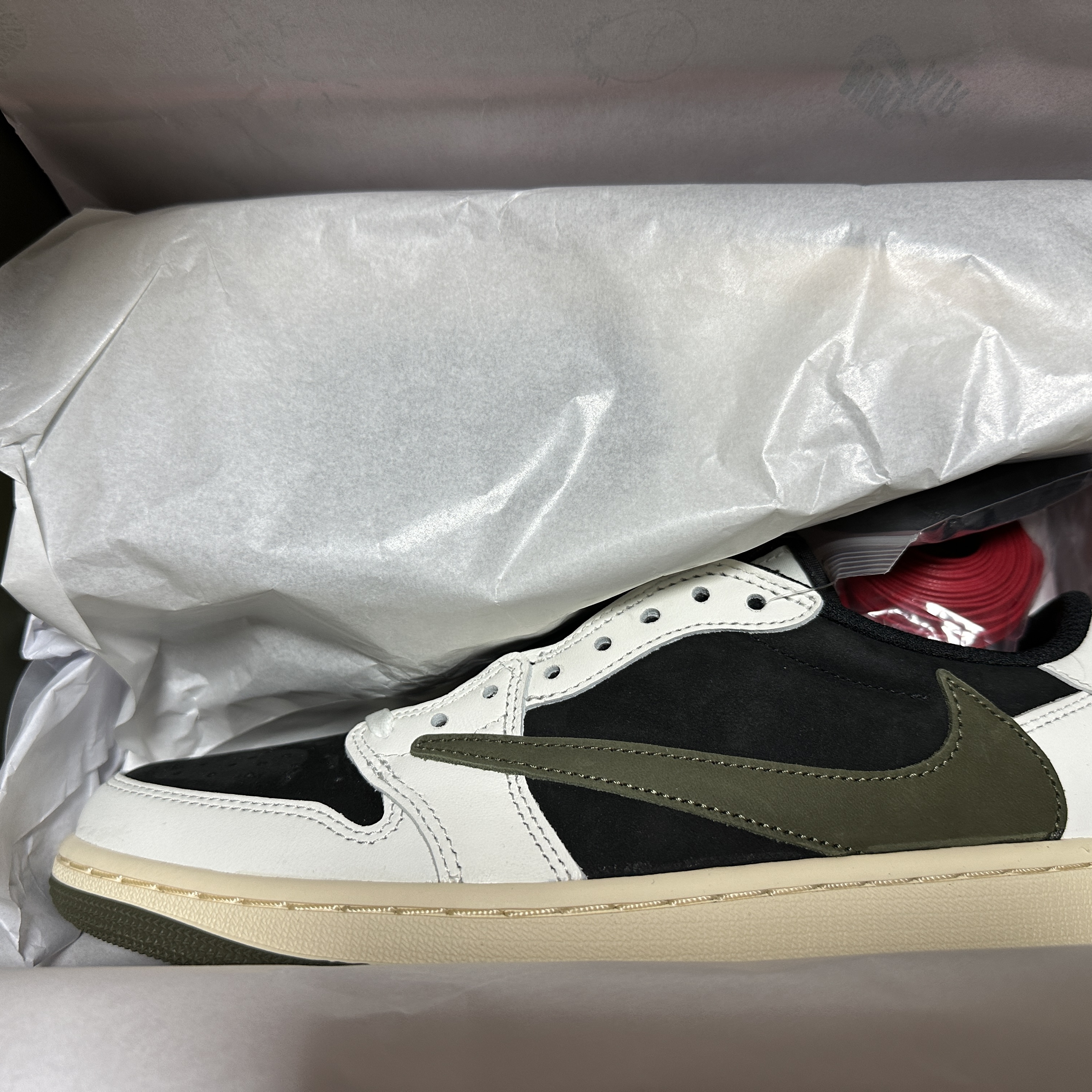 (W) Jordan 1 x Travis Scott Retro Low OG SP Medium Olive 착용 스타일
