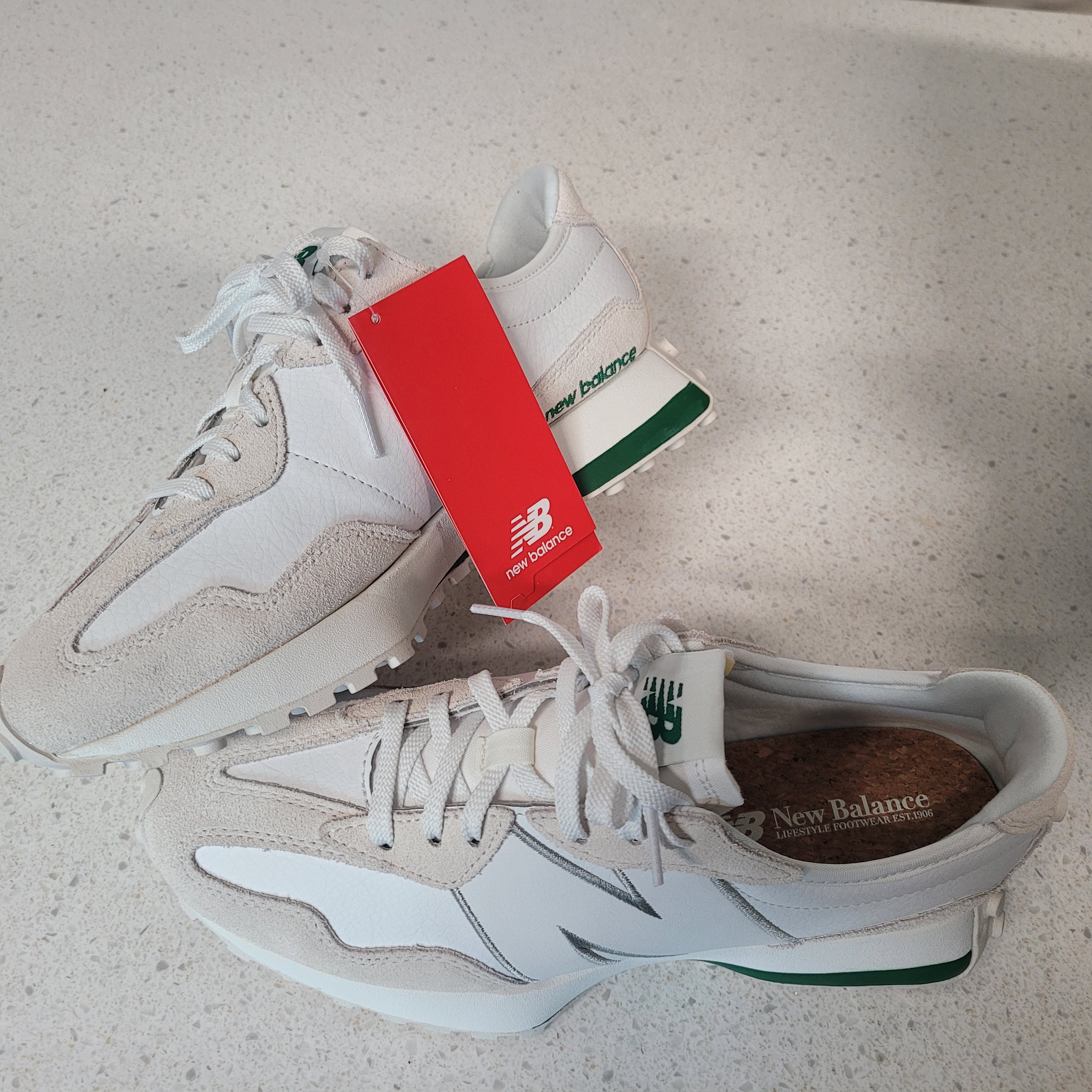 New Balance 327 White Green 착용 스타일