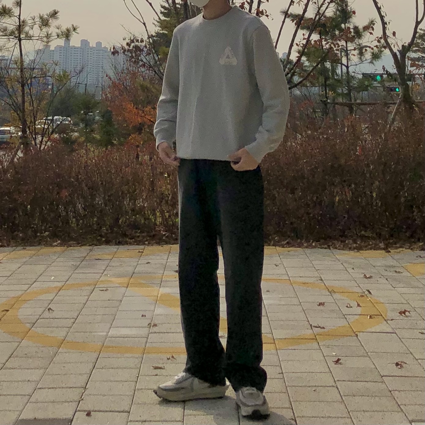 Palace Slub Crew Grey - 21FW, Nike x Sacai LDWaffle Summit White 착용 스타일