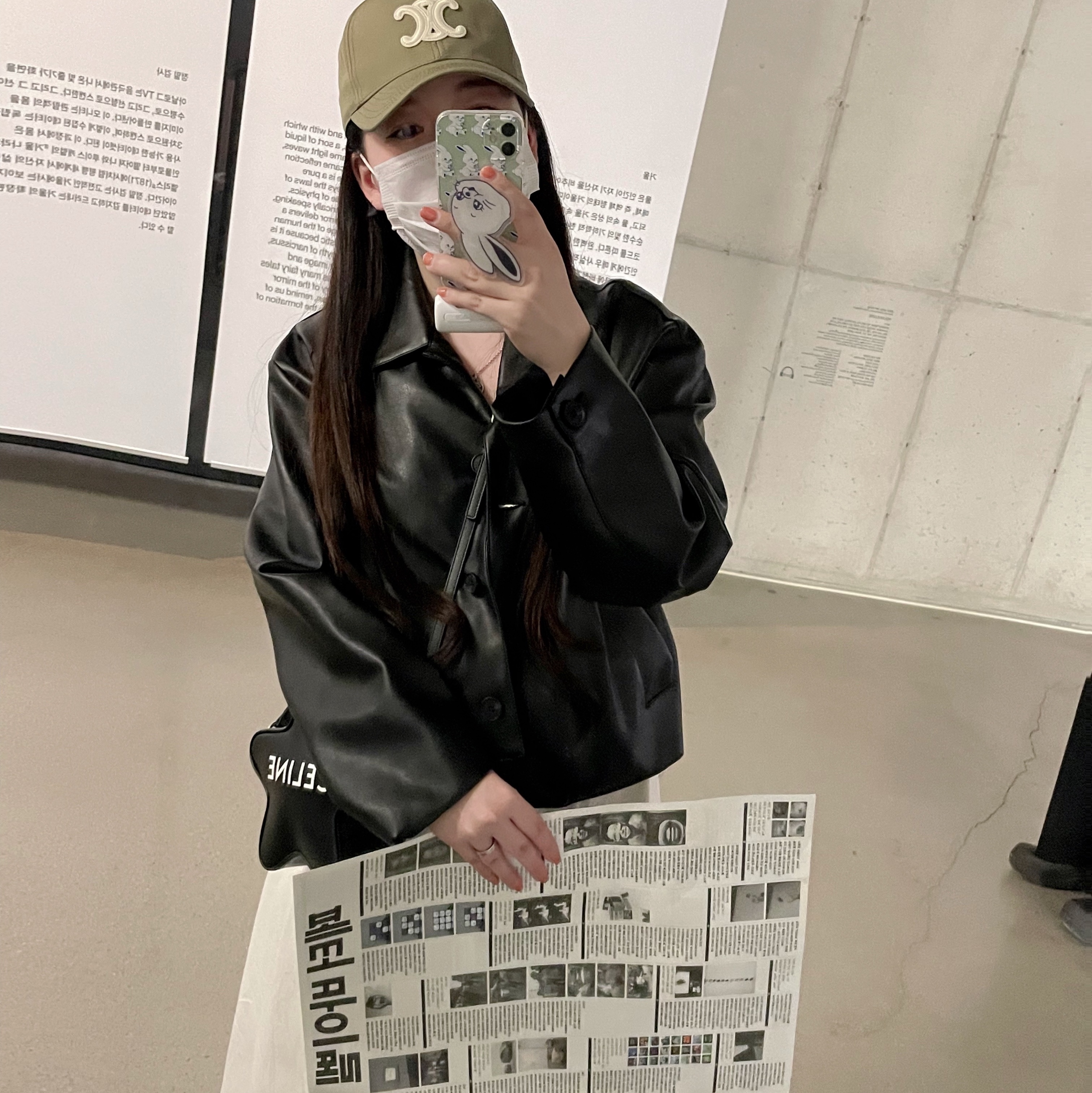 (W) Celine Triomphe Baseball Cap in Cotton Khaki 착용 스타일 - 5