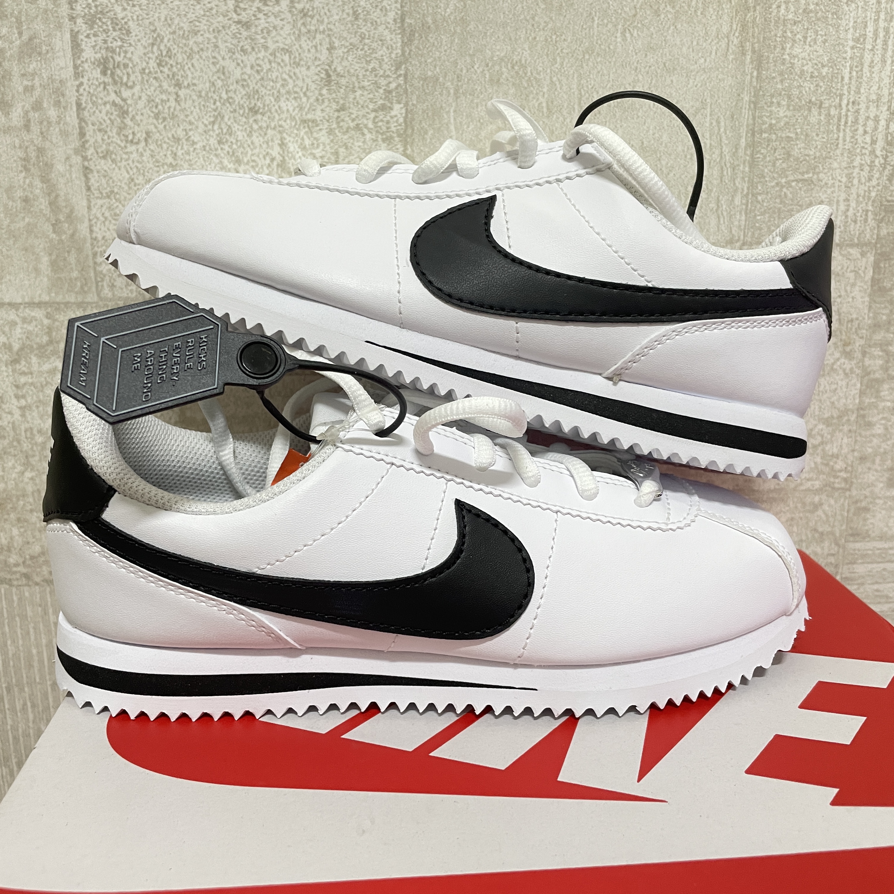 (GS) Nike Cortez Basic SL White Black 착용 스타일 - 1
