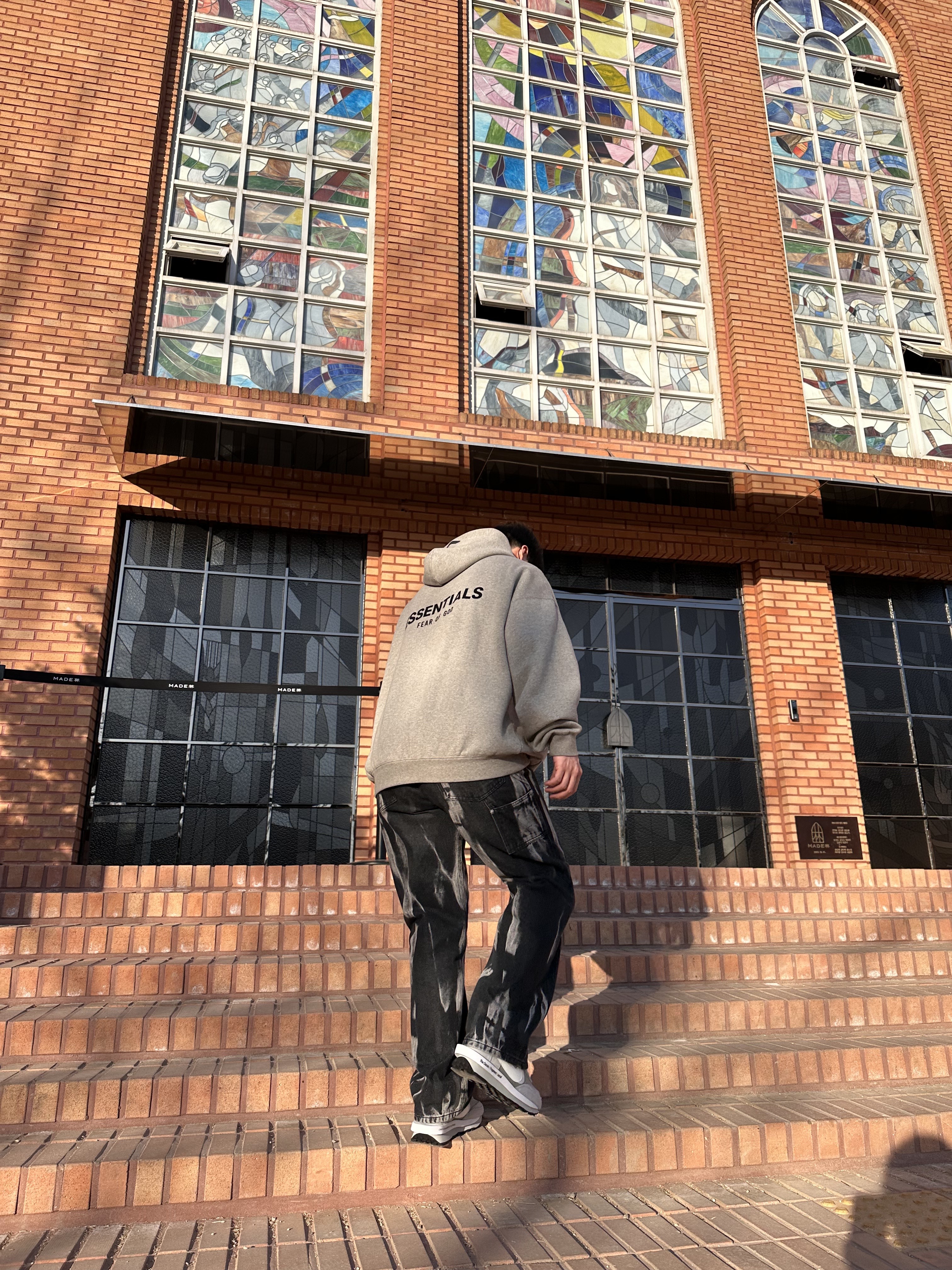Nike x Sacai x Fragment LDWaffle Light Smoke Grey, Essentials The Core Collection Hoodie Dark Oatmeal 착용 스타일
