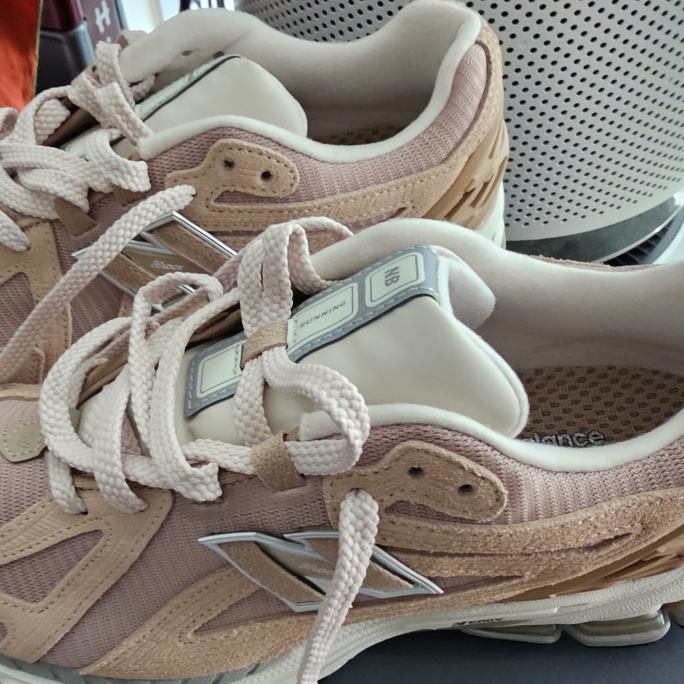 New Balance 1906R Mindful Grey 착용 스타일 - 2