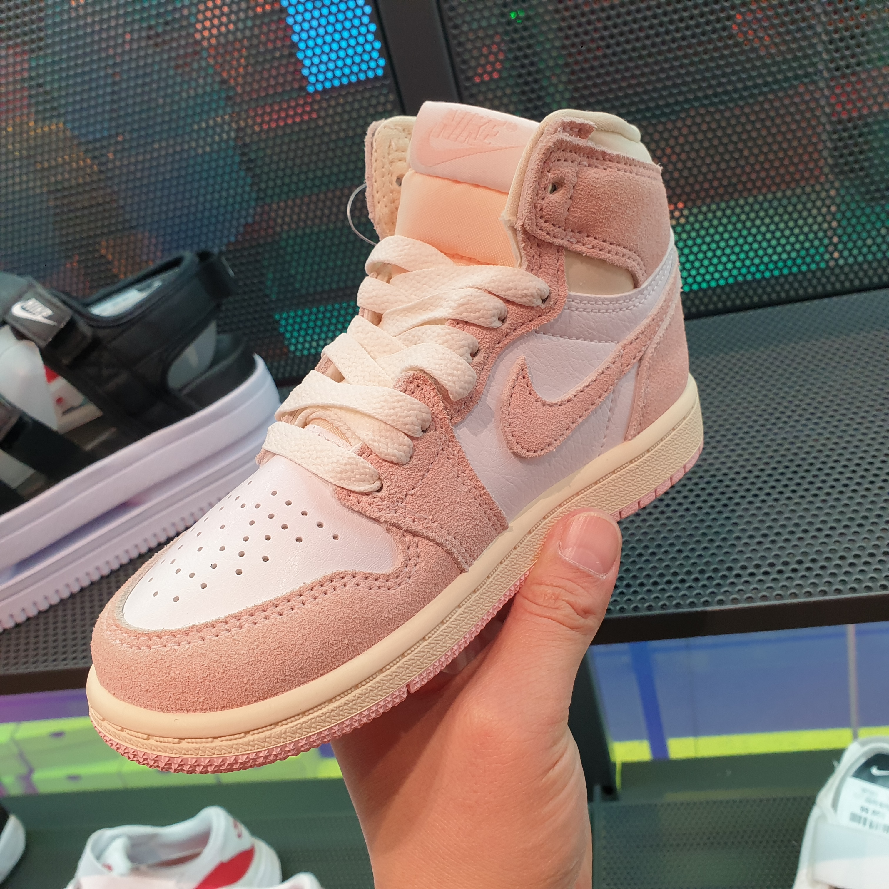 (PS) Jordan 1 Retro High OG Coconut Milk and Sail, (W) Jordan 1 Retro High OG Coconut Milk and Sail 착용 스타일 - 1