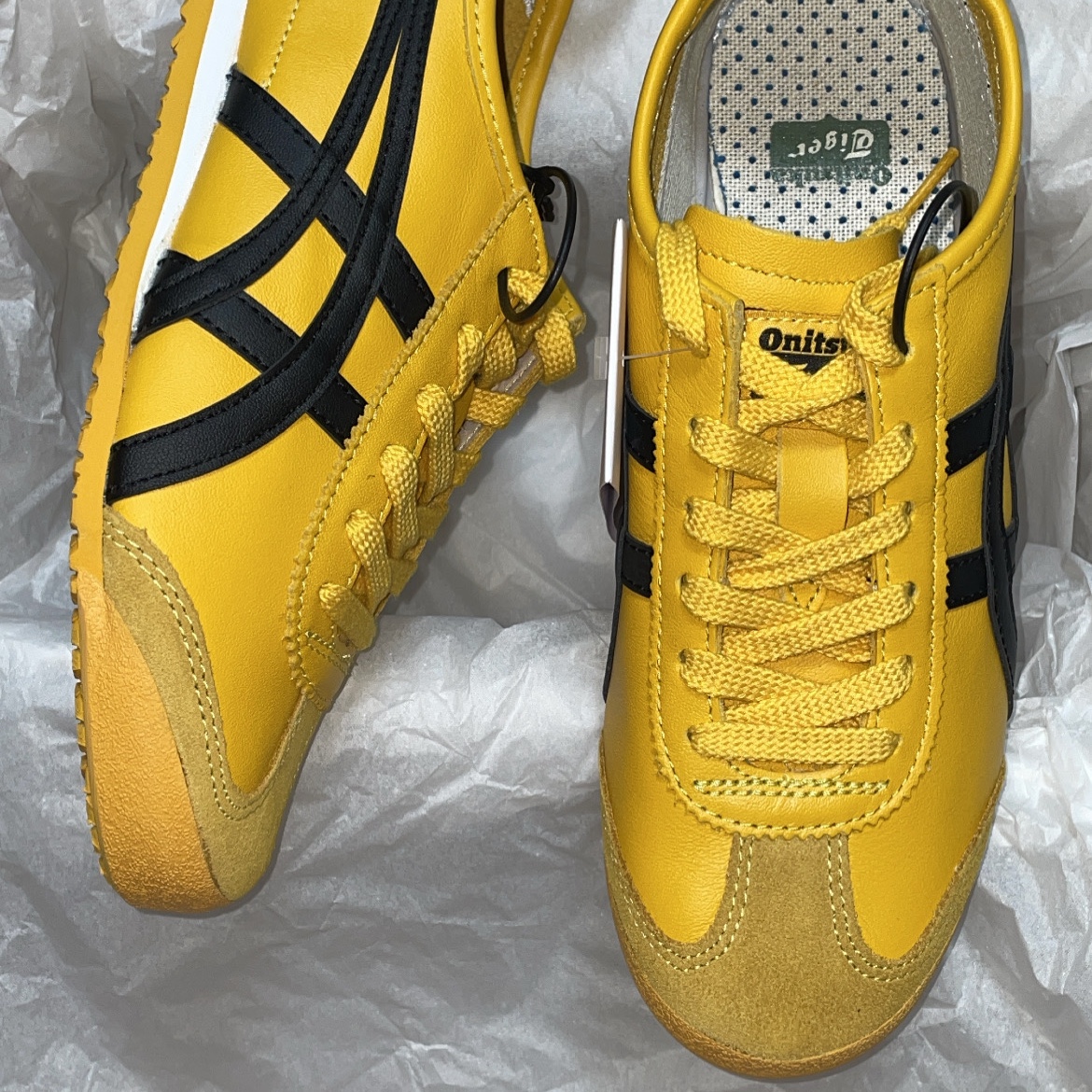 Onitsuka Tiger Mexico 66 Yellow Black 착용 스타일 - 2
