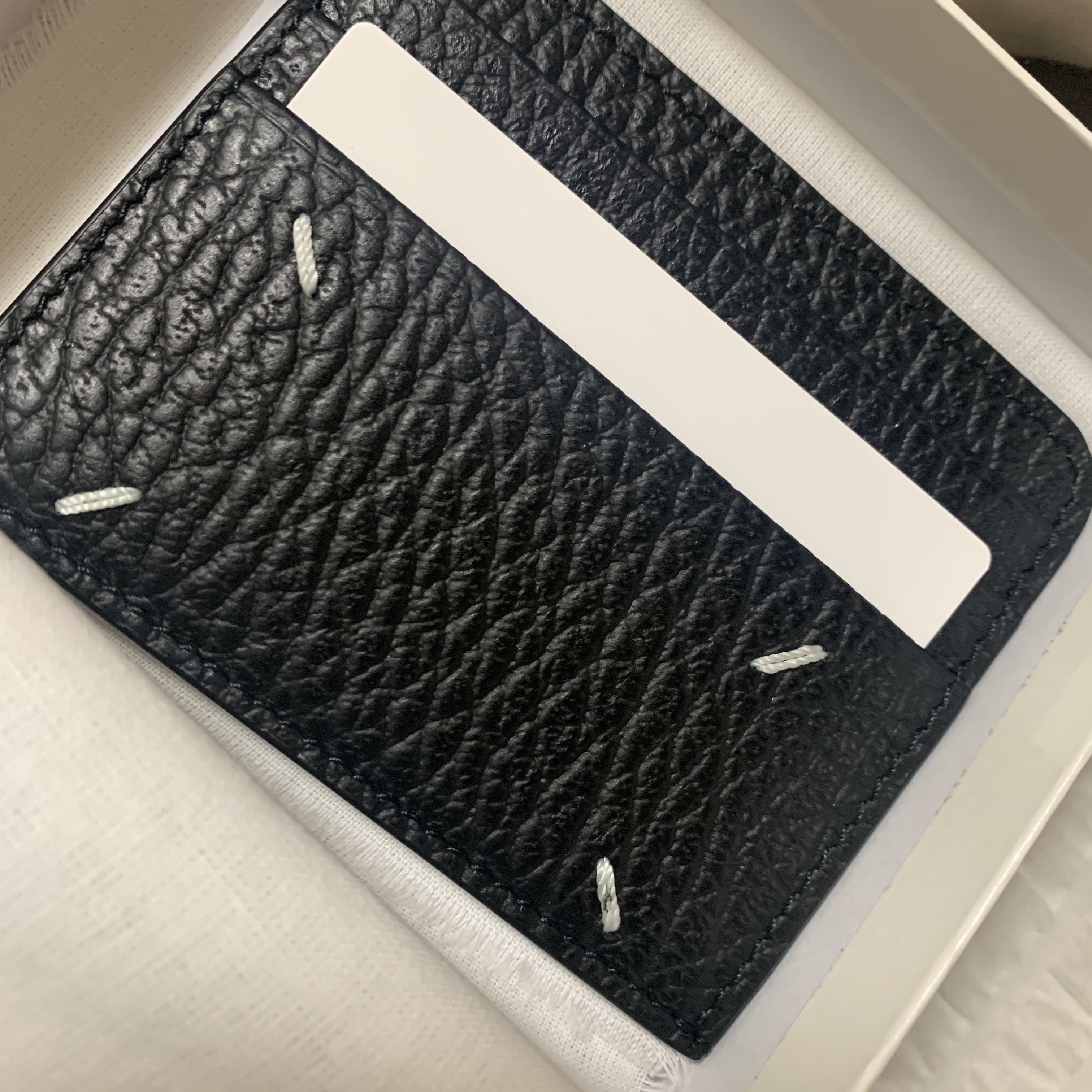 Maison Margiela Stitch Card Holder Black 착용 스타일 - 2