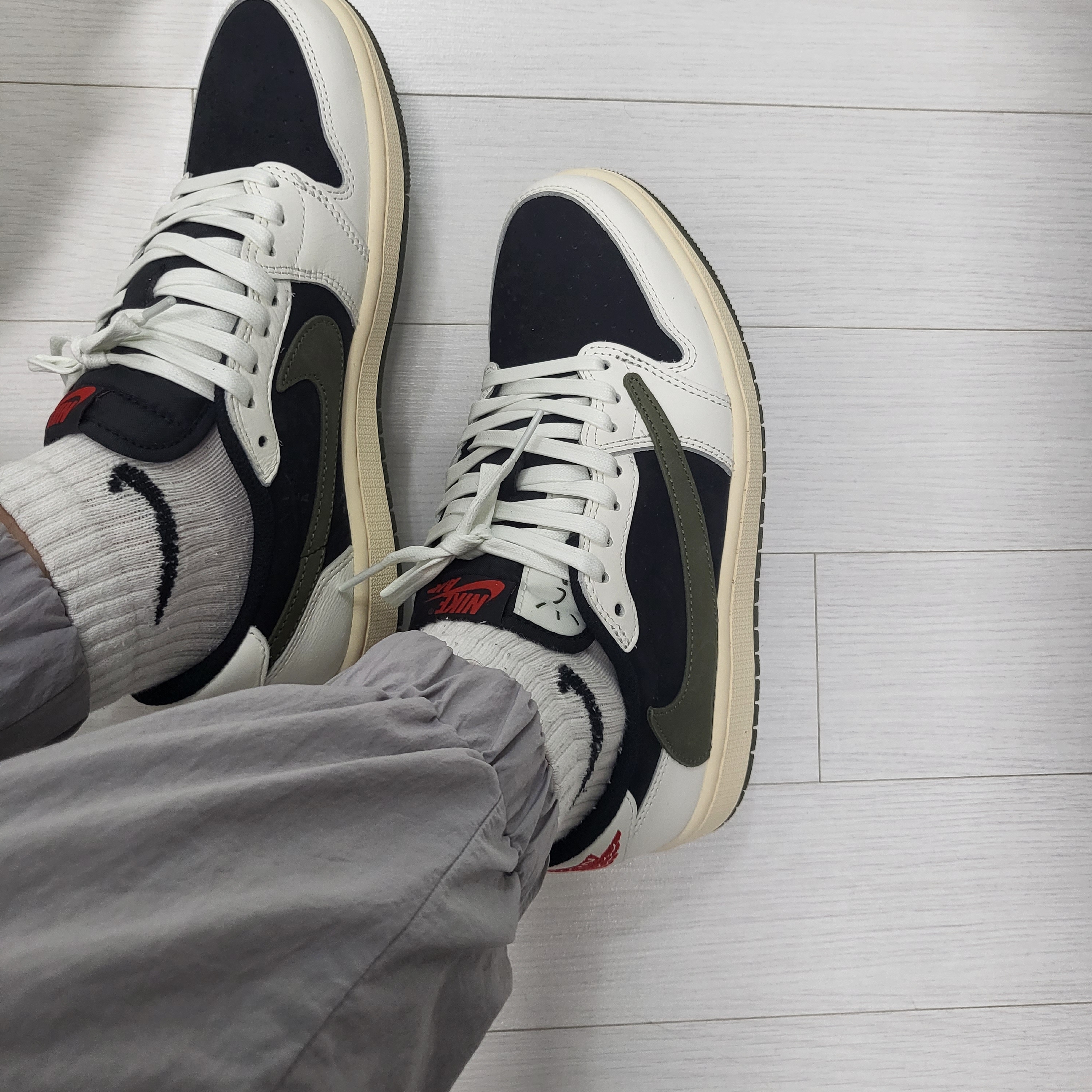 (W) Jordan 1 x Travis Scott Retro Low OG SP Medium Olive 착용 스타일