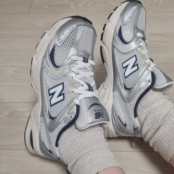 New Balance 530 Steel Grey 착용 스타일