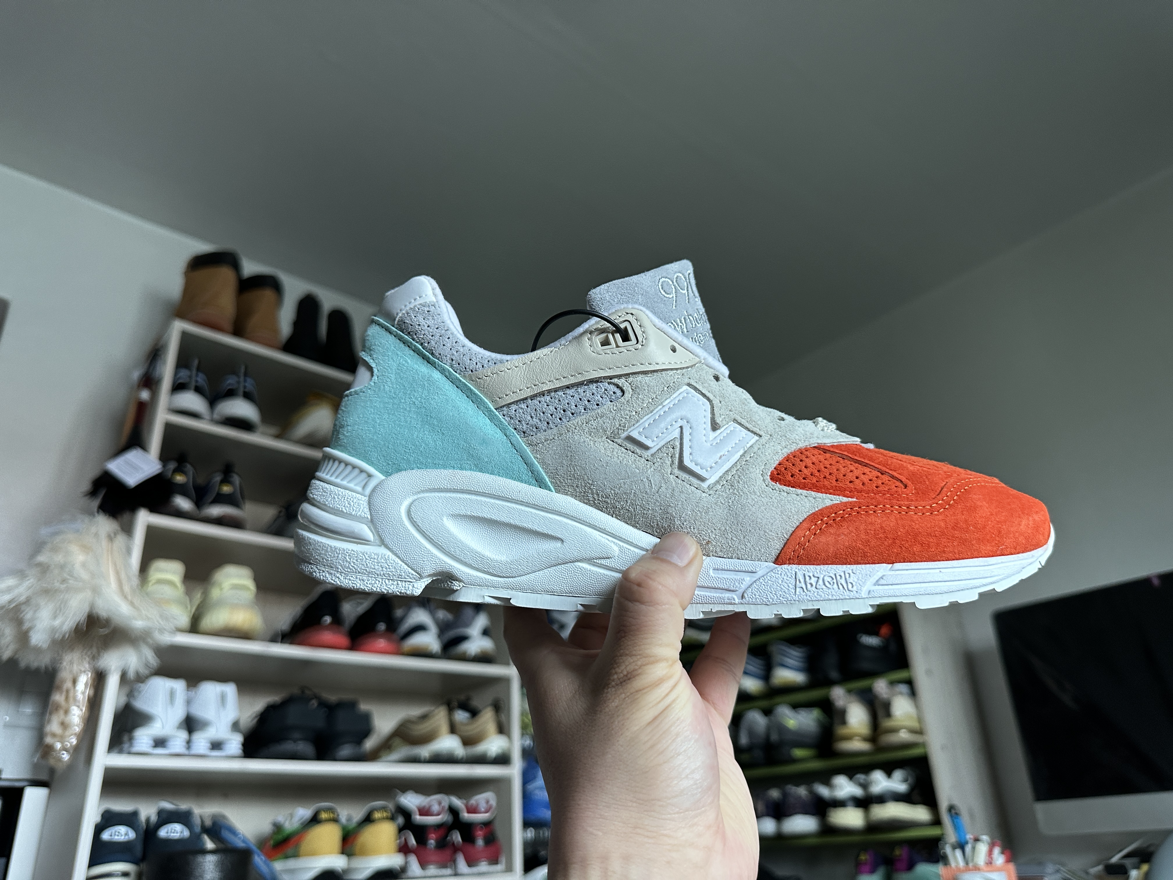New Balance x Ronnie Fieg 990v2 Made in USA Cyclades 착용 스타일