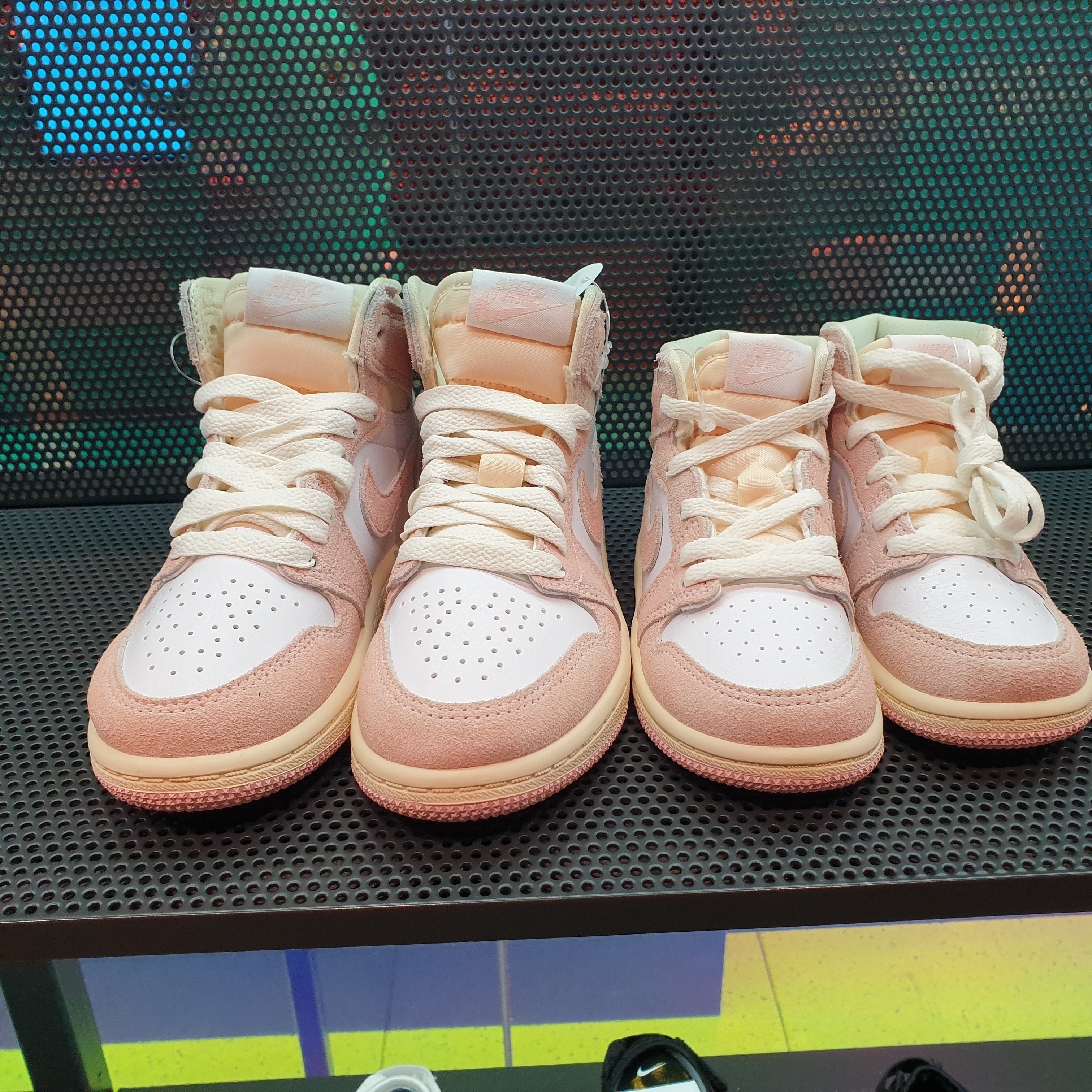 (PS) Jordan 1 Retro High OG Coconut Milk and Sail, (W) Jordan 1 Retro High OG Coconut Milk and Sail 착용 스타일 - 2