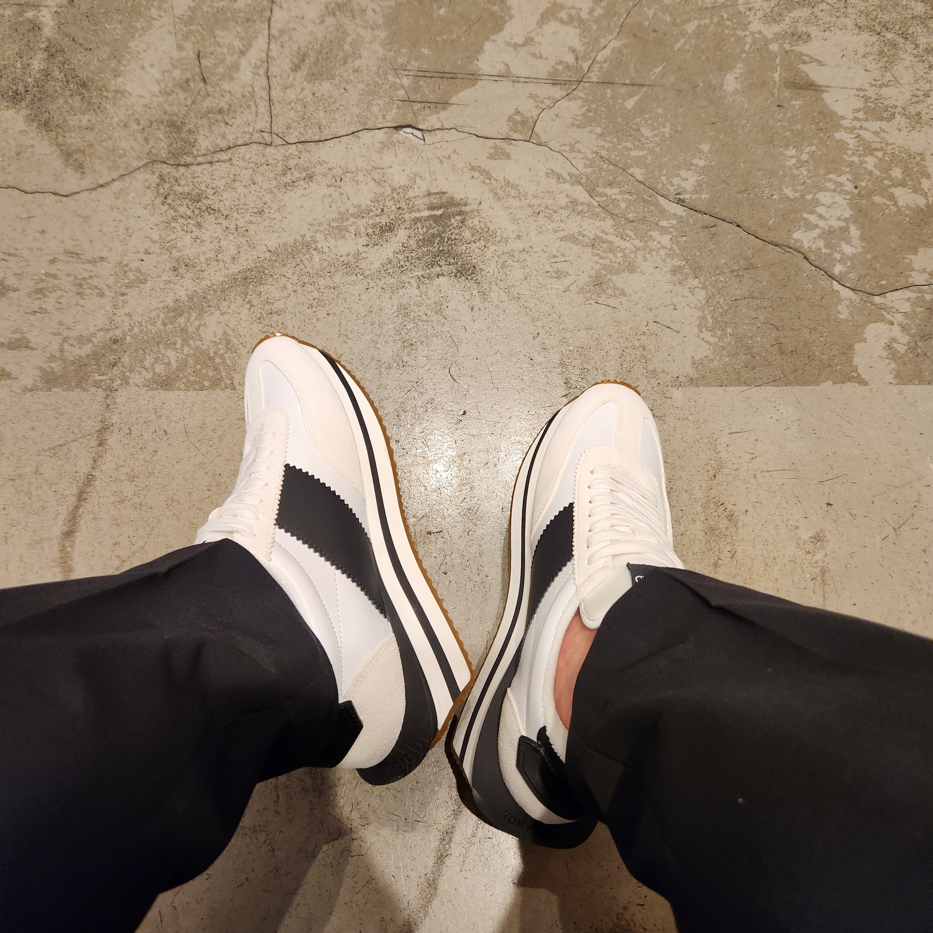 Tom Ford Suede Eco-Friendly Material James Sneakers White Black Cream 착용 스타일